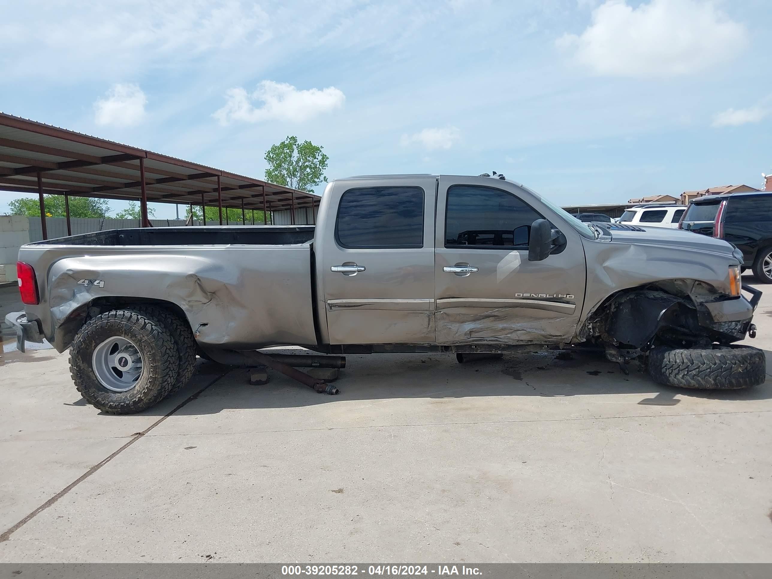 Photo 12 VIN: 1GT426C89CF223218 - GMC SIERRA 