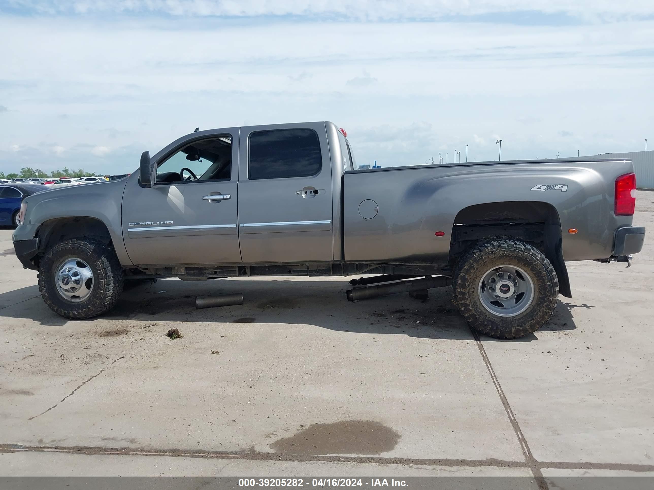 Photo 13 VIN: 1GT426C89CF223218 - GMC SIERRA 