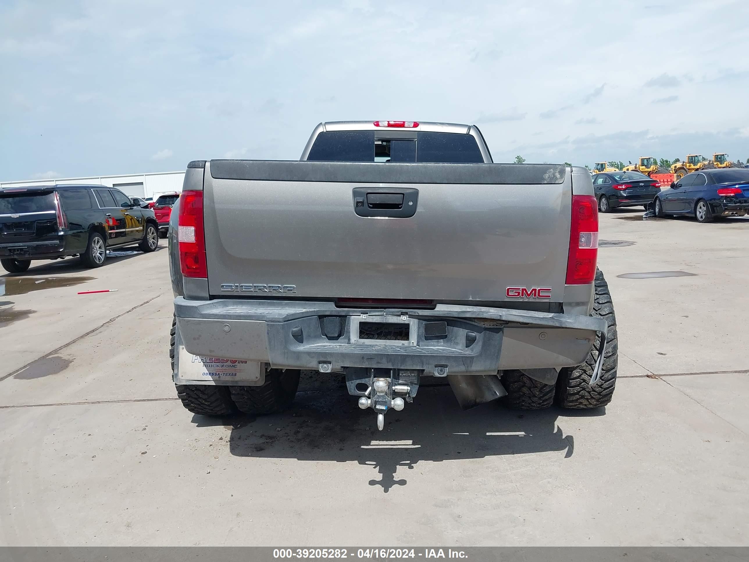 Photo 14 VIN: 1GT426C89CF223218 - GMC SIERRA 