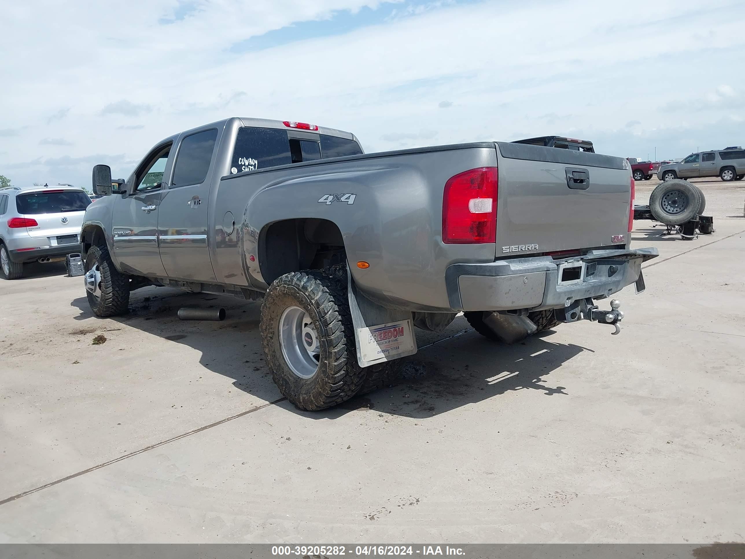 Photo 2 VIN: 1GT426C89CF223218 - GMC SIERRA 