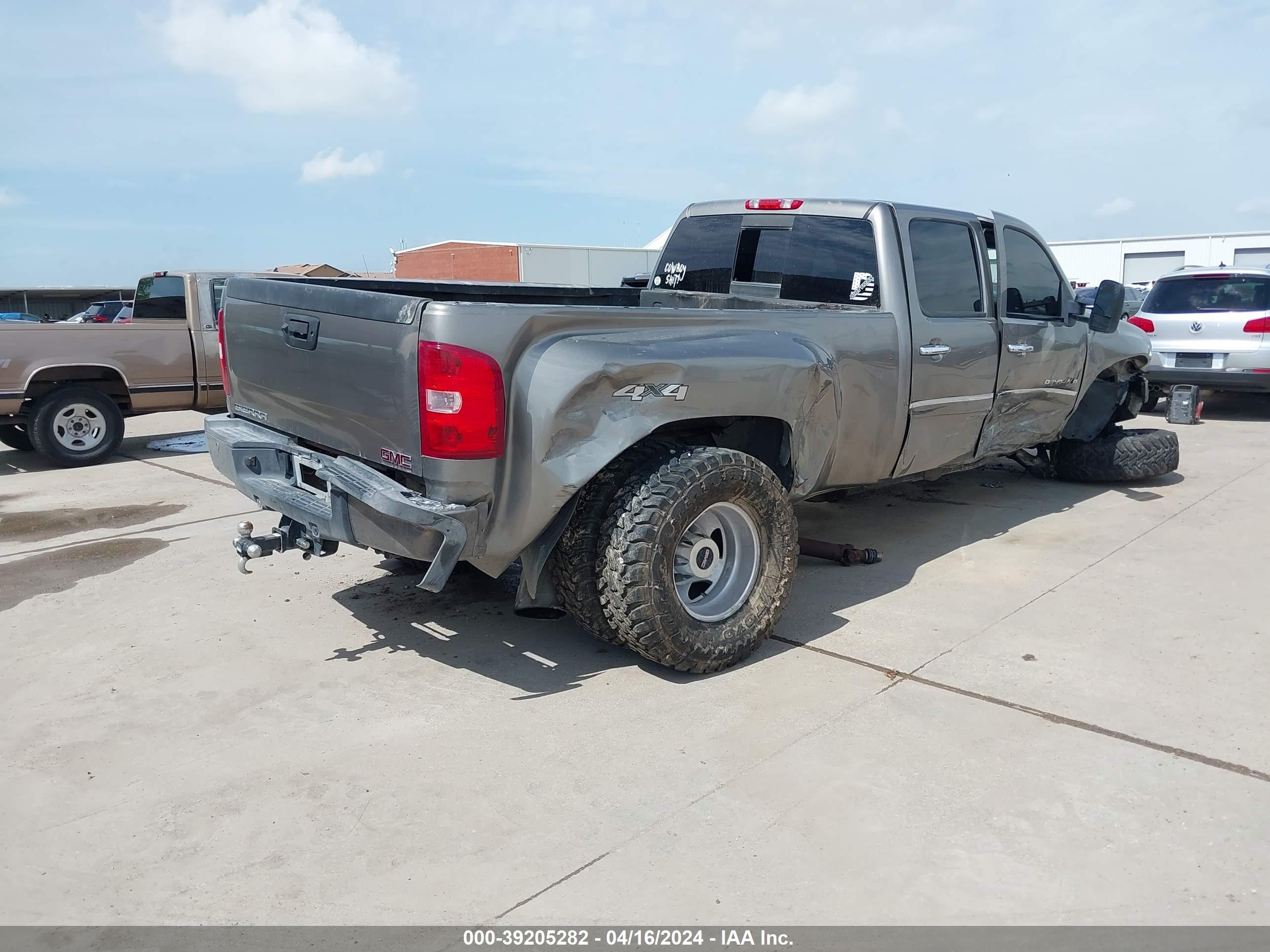 Photo 3 VIN: 1GT426C89CF223218 - GMC SIERRA 