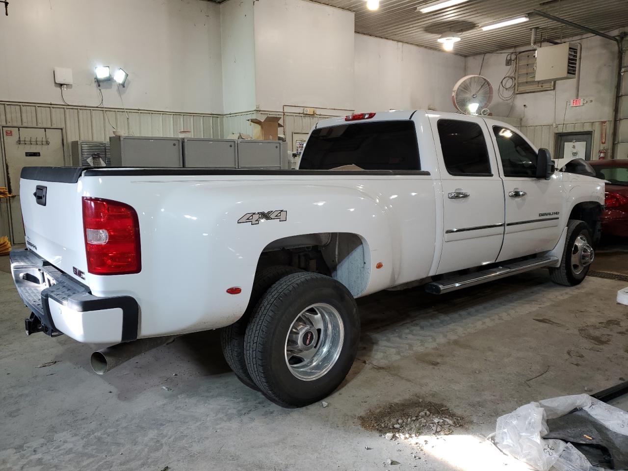 Photo 2 VIN: 1GT426C8XCF146648 - GMC SIERRA 