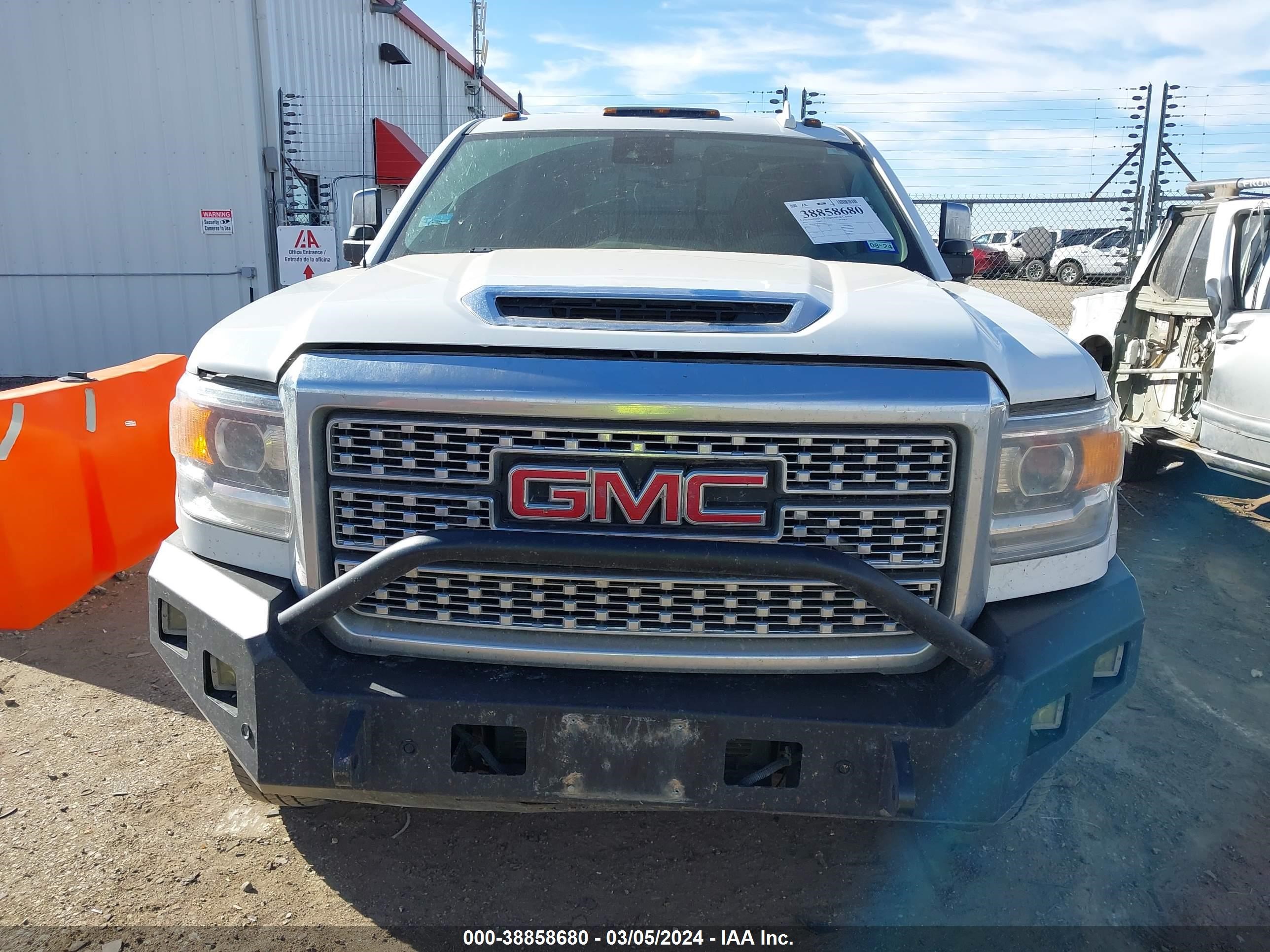 Photo 11 VIN: 1GT42WEY9KF125818 - GMC NULL 