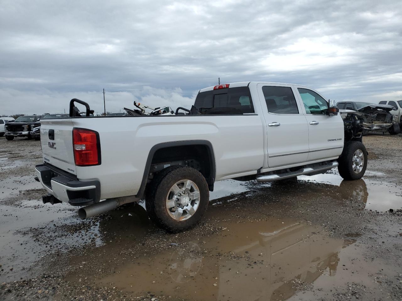 Photo 2 VIN: 1GT42WEYXKF156043 - GMC SIERRA 