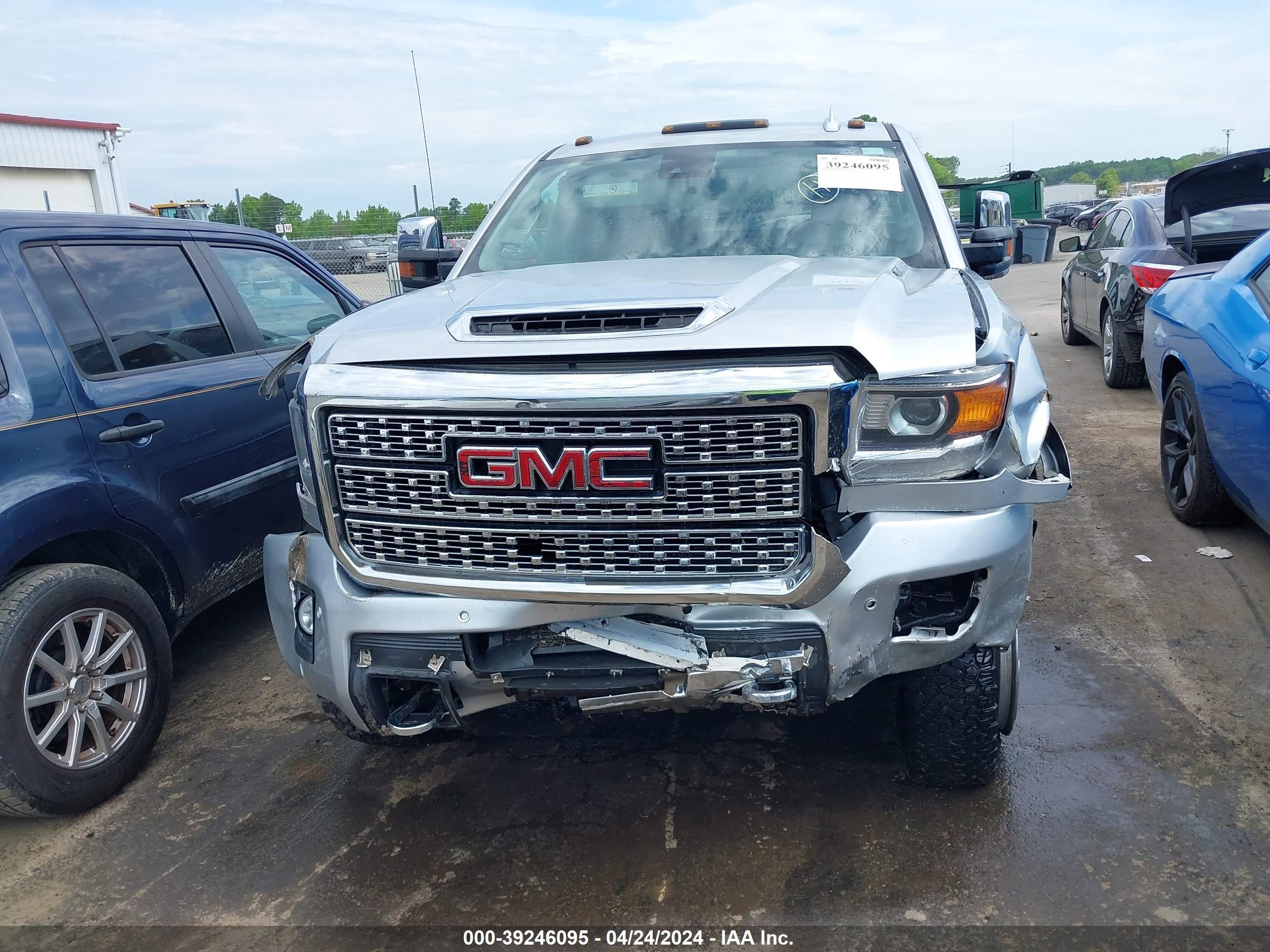 Photo 12 VIN: 1GT42WEYXKF177670 - GMC NULL 