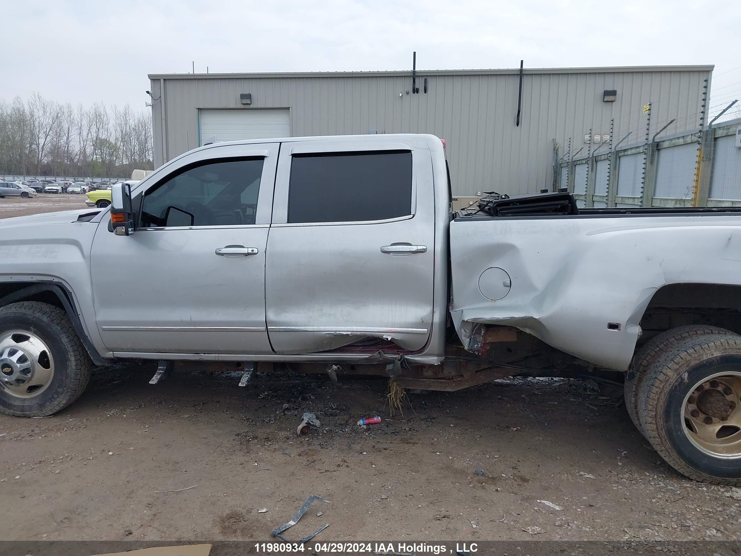 Photo 14 VIN: 1GT42YEG4GF115188 - GMC NULL 