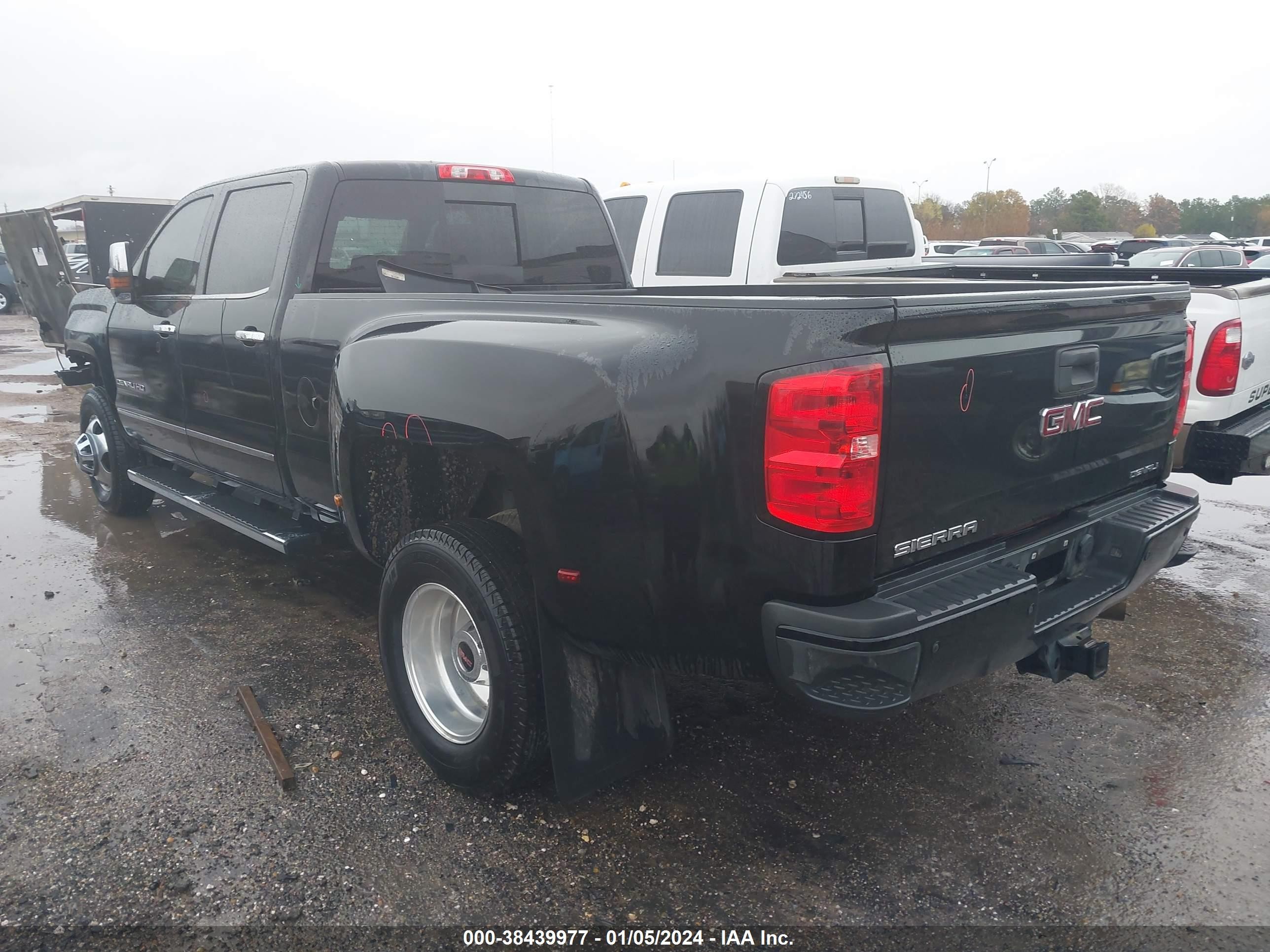 Photo 2 VIN: 1GT42YEY3HF165879 - GMC SIERRA 