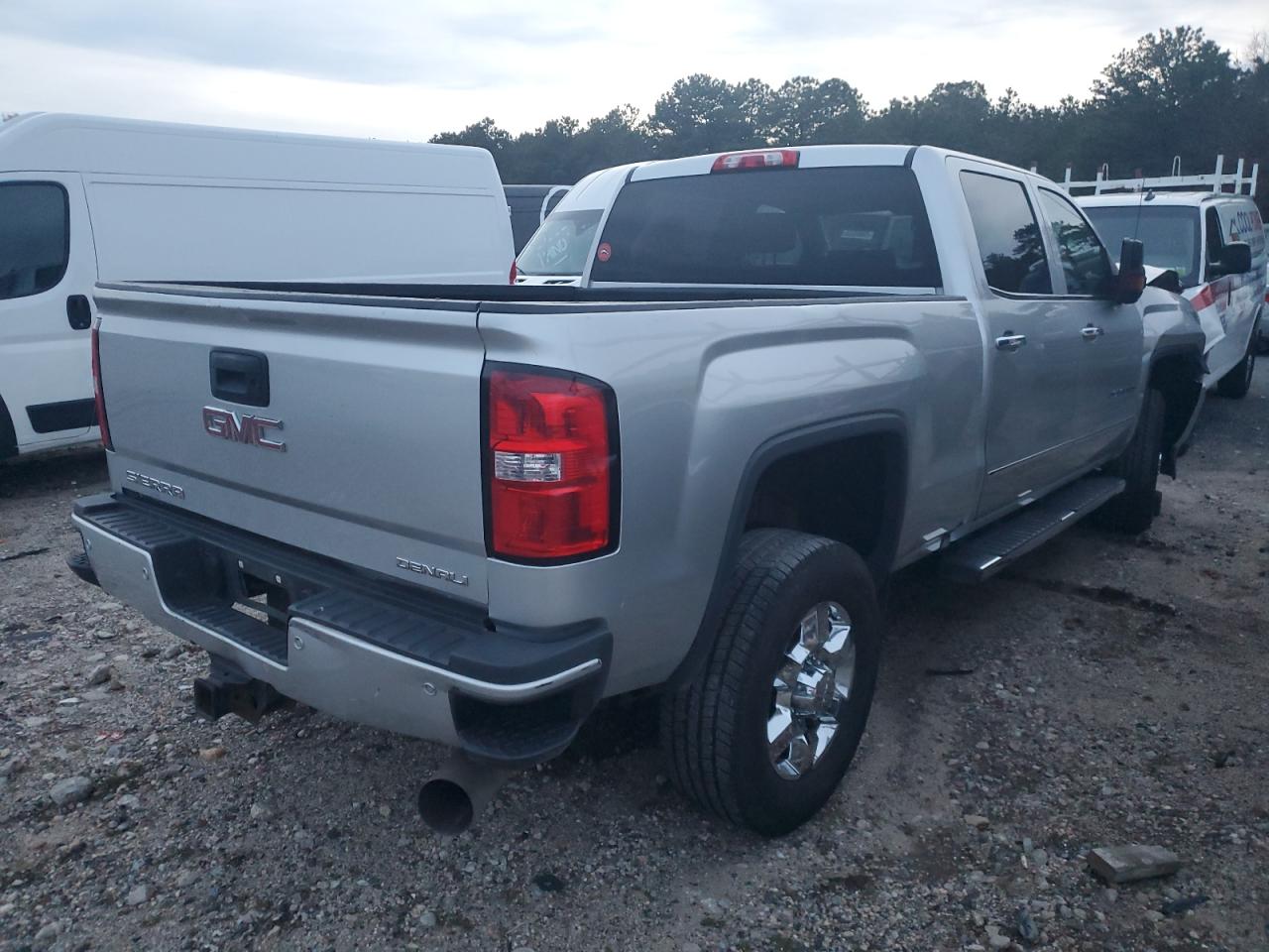 Photo 2 VIN: 1GT42YEY7JF132177 - GMC SIERRA 