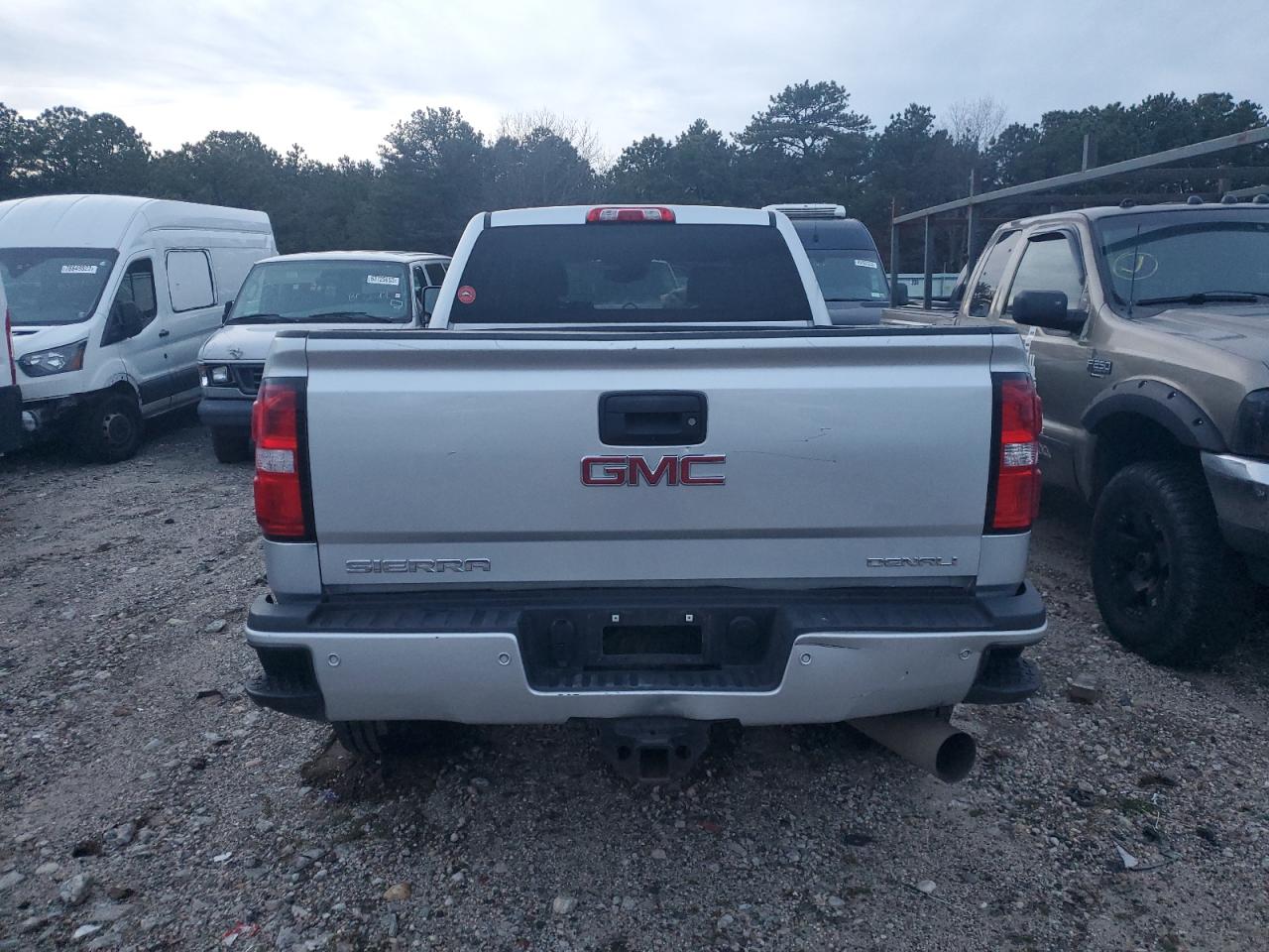 Photo 5 VIN: 1GT42YEY7JF132177 - GMC SIERRA 