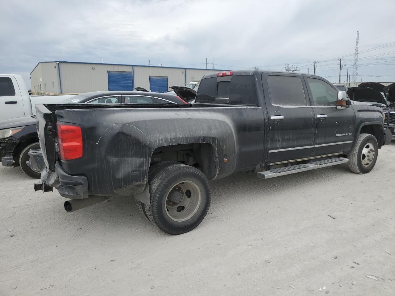 Photo 2 VIN: 1GT42YEY9HF183948 - GMC SIERRA 