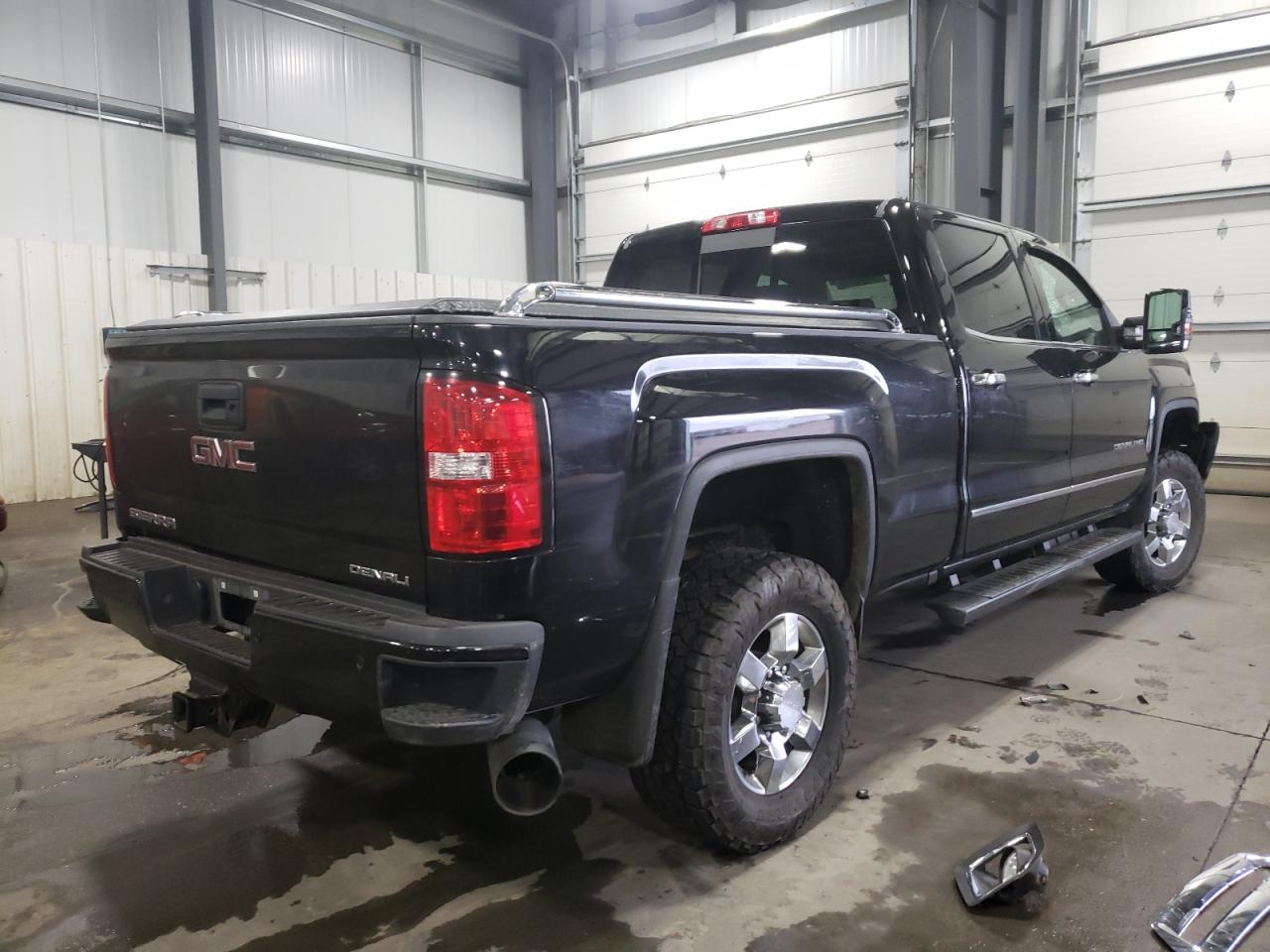 Photo 2 VIN: 1GT42YEY9JF142158 - GMC SIERRA 