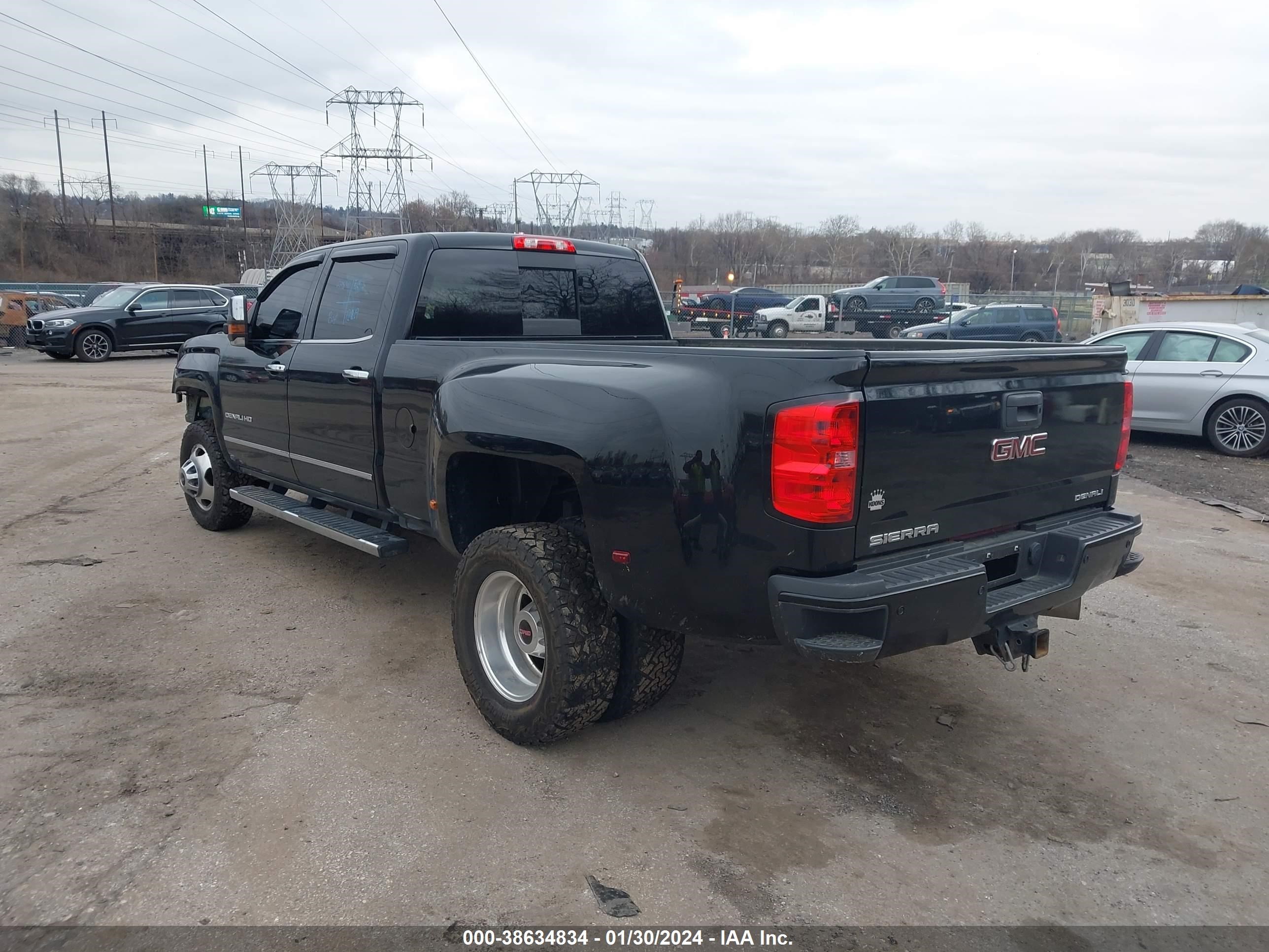 Photo 2 VIN: 1GT42YEY9JF280587 - GMC NULL 