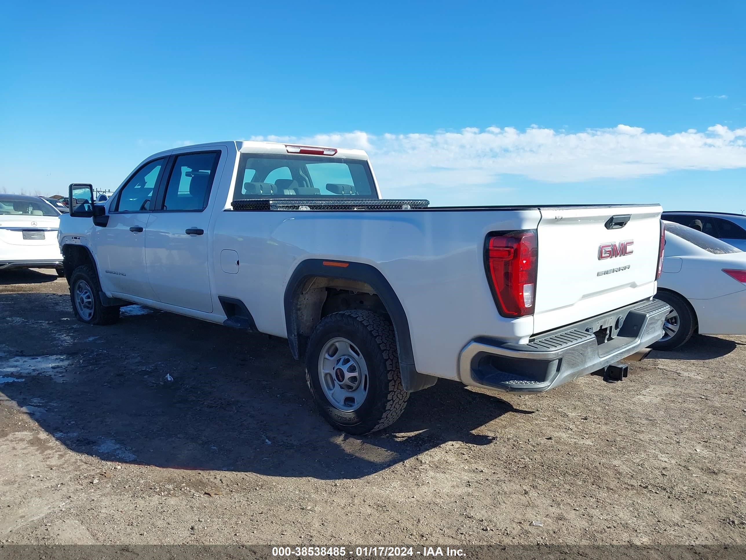 Photo 3 VIN: 1GT48LE74MF288304 - GMC SIERRA 