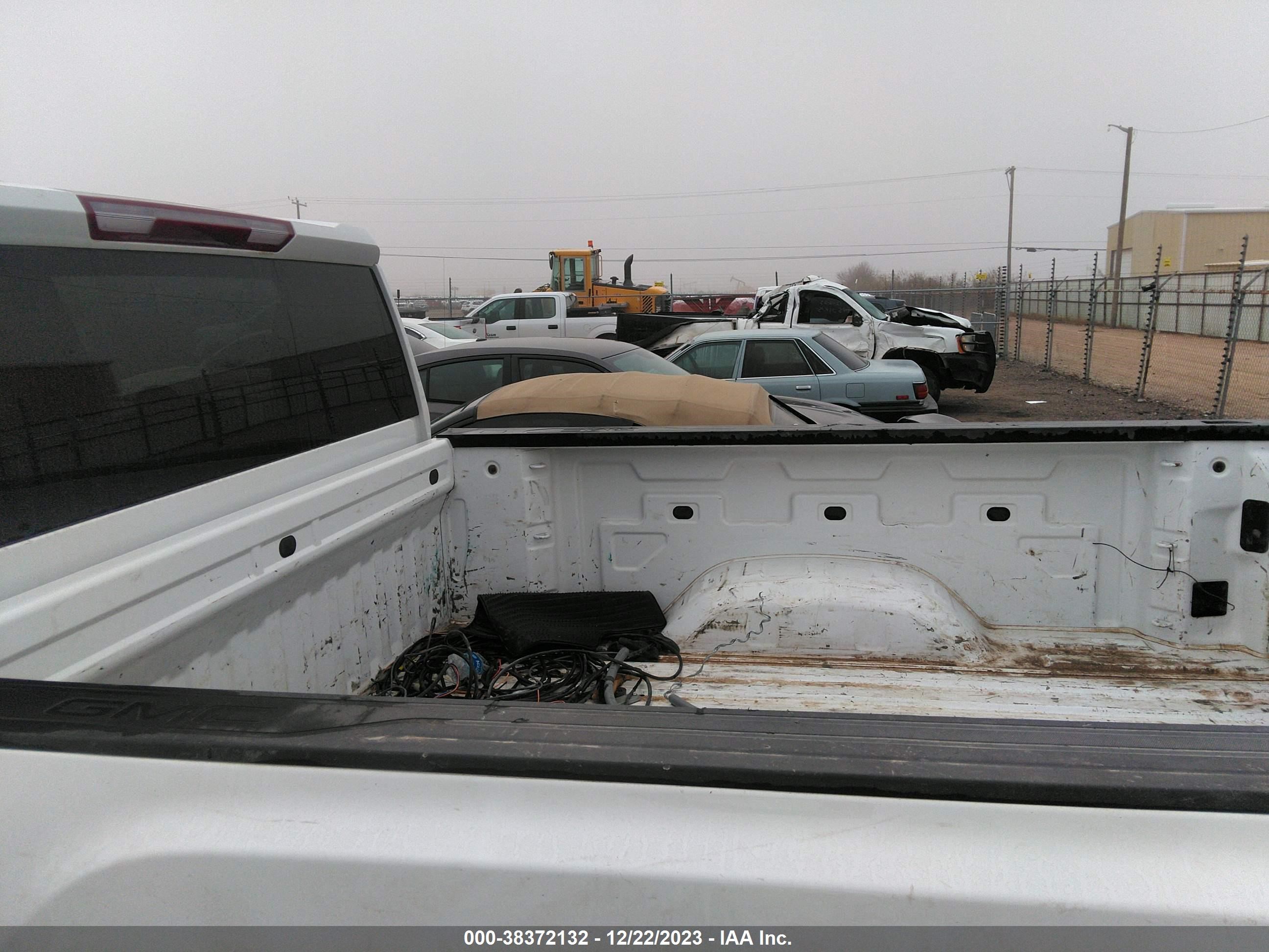 Photo 6 VIN: 1GT49MEY1PF213740 - GMC SIERRA 