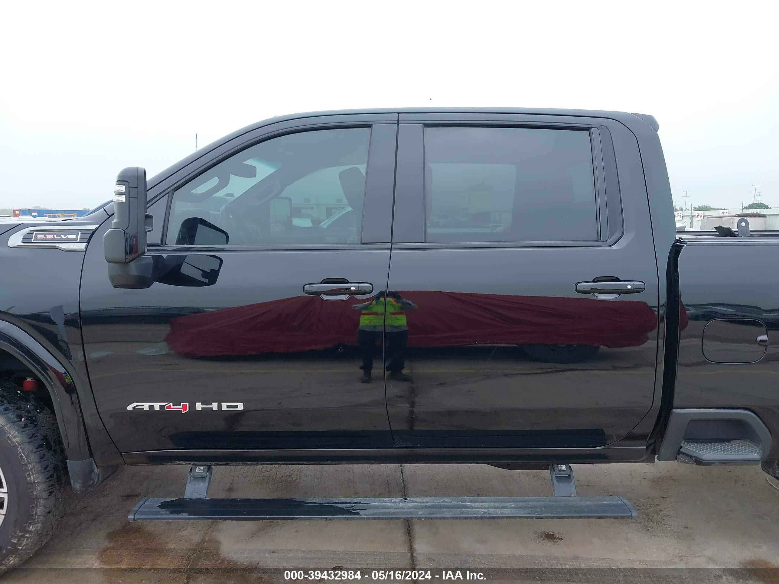 Photo 13 VIN: 1GT49PE70PF143429 - GMC SIERRA 