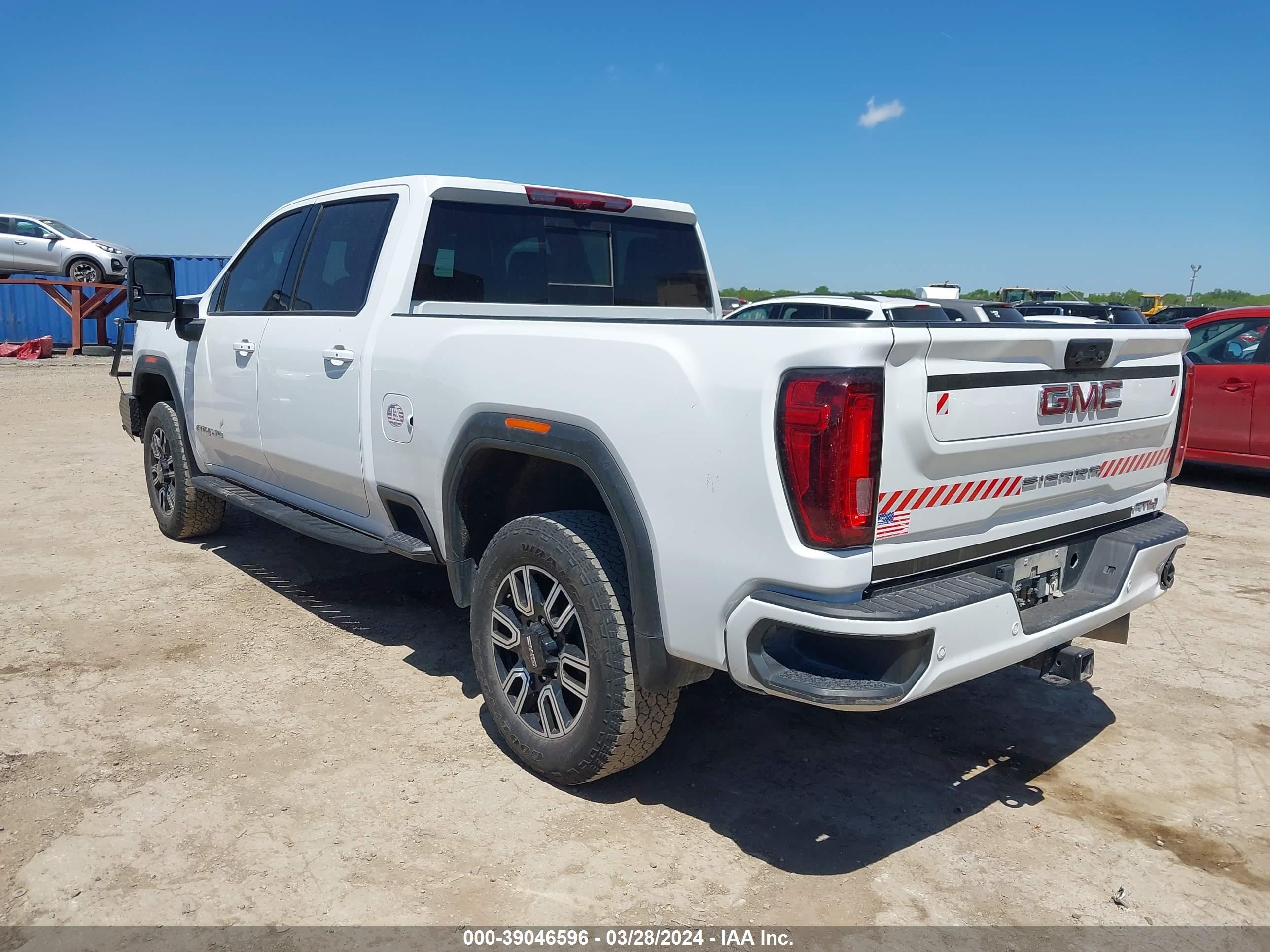 Photo 2 VIN: 1GT49PEY8NF175311 - GMC SIERRA 