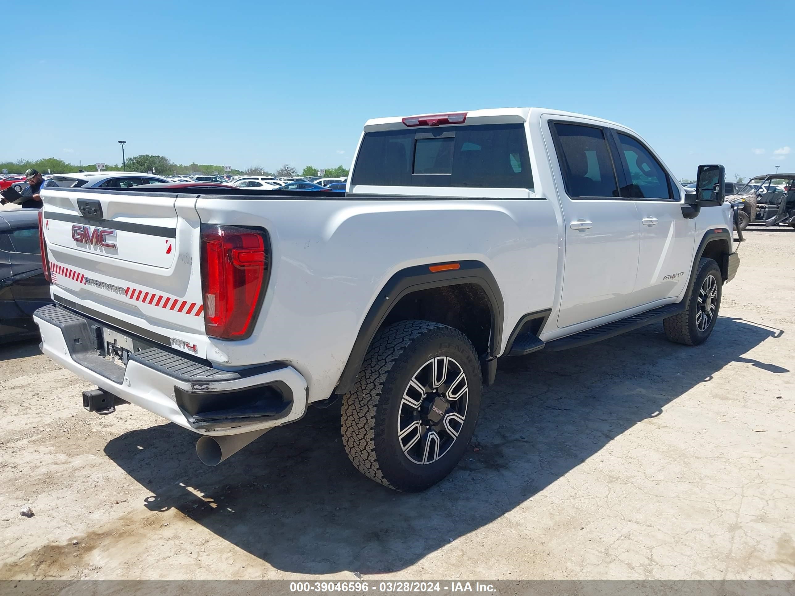 Photo 3 VIN: 1GT49PEY8NF175311 - GMC SIERRA 