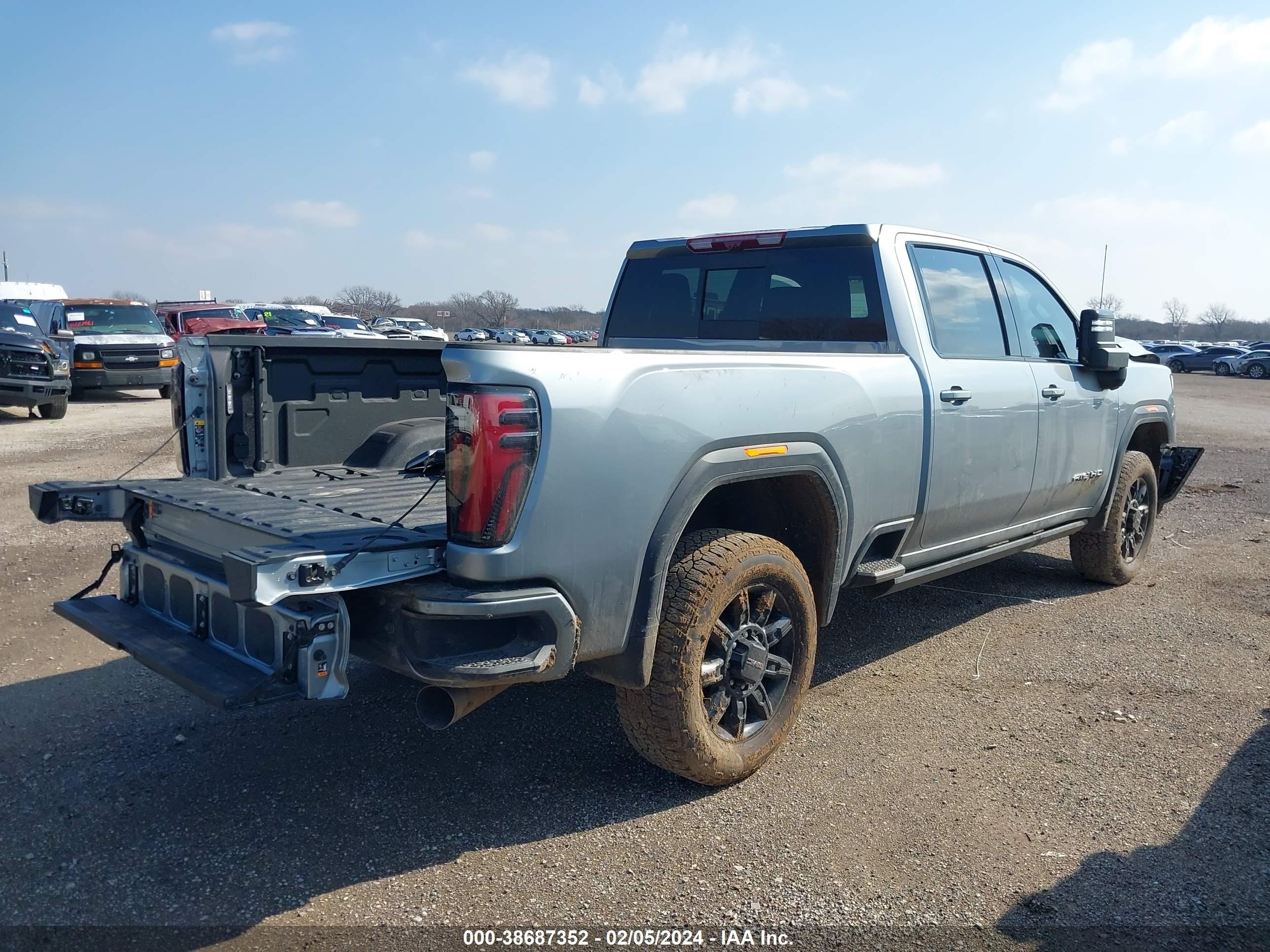 Photo 3 VIN: 1GT49PEY9RF143649 - GMC SIERRA 