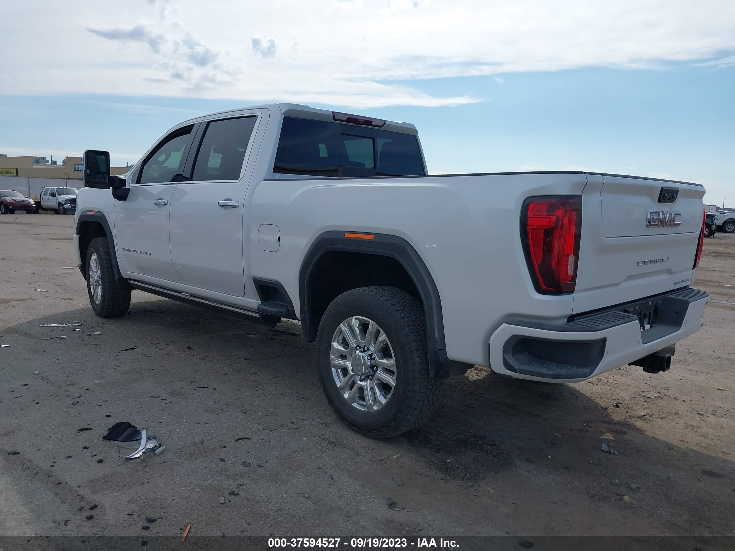 Photo 3 VIN: 1GT49REY4NF235581 - GMC SIERRA 