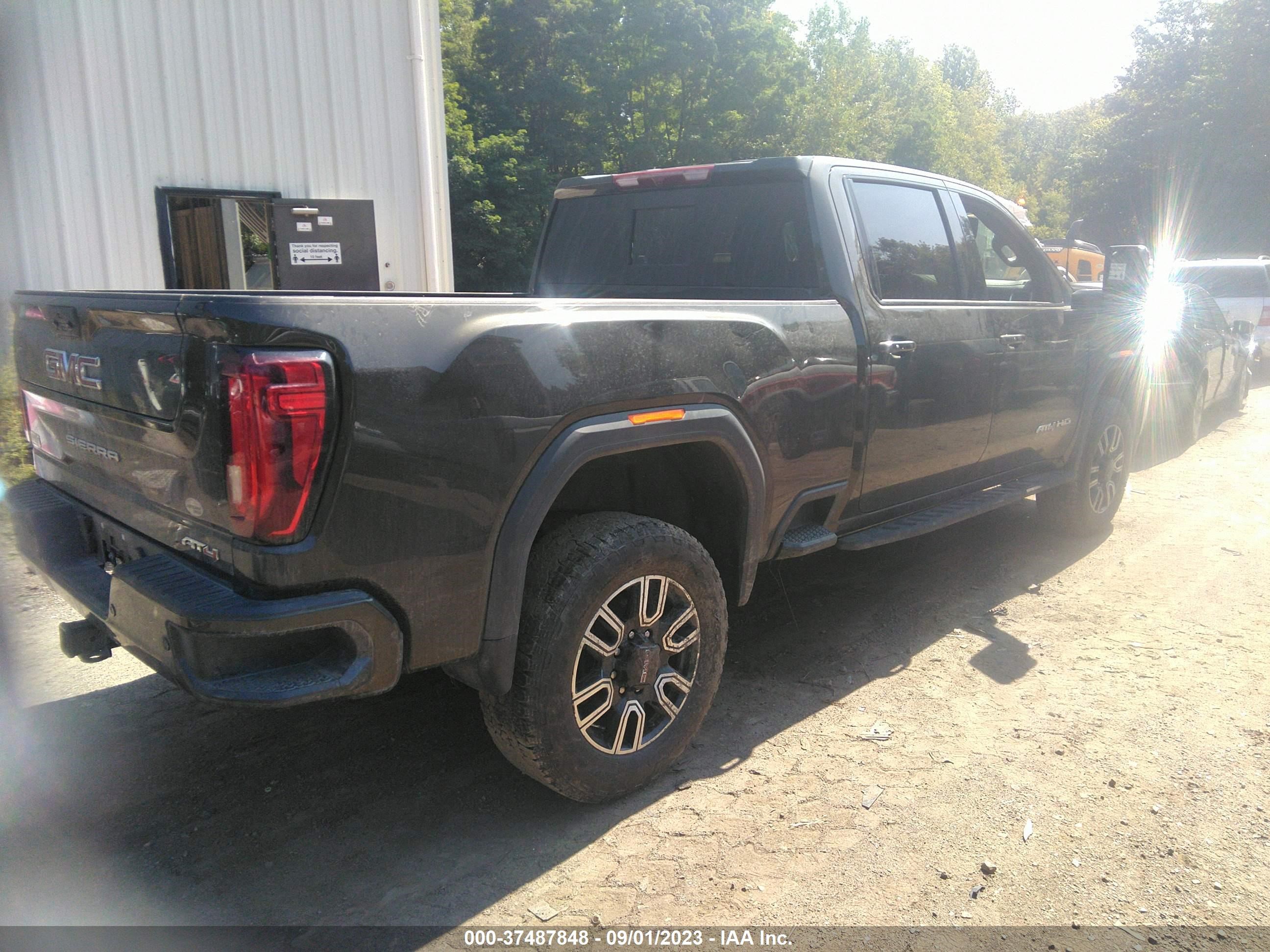 Photo 3 VIN: 1GT49VE74PF150517 - GMC SIERRA 