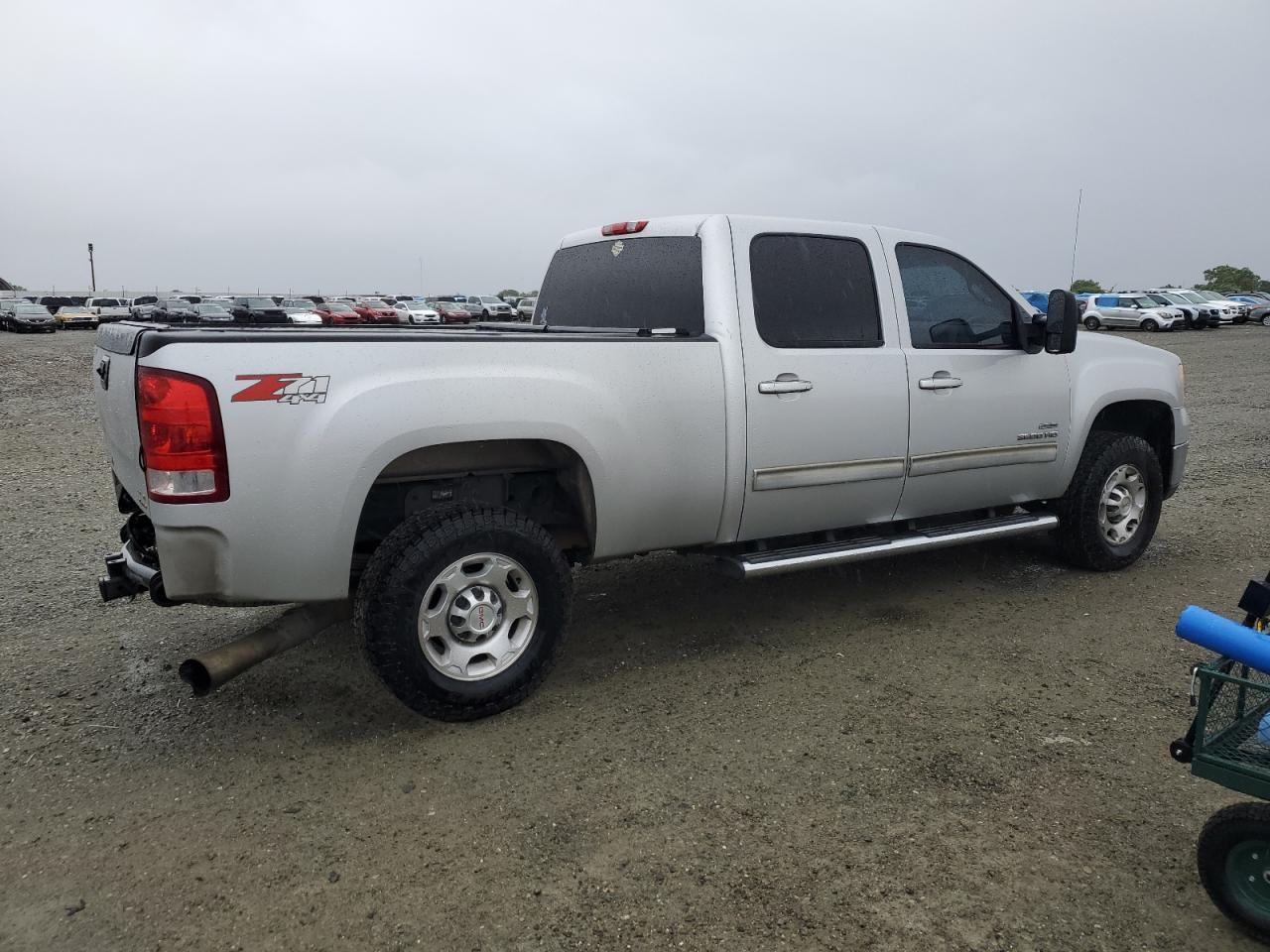 Photo 2 VIN: 1GT4K1B63AF124393 - GMC SIERRA 