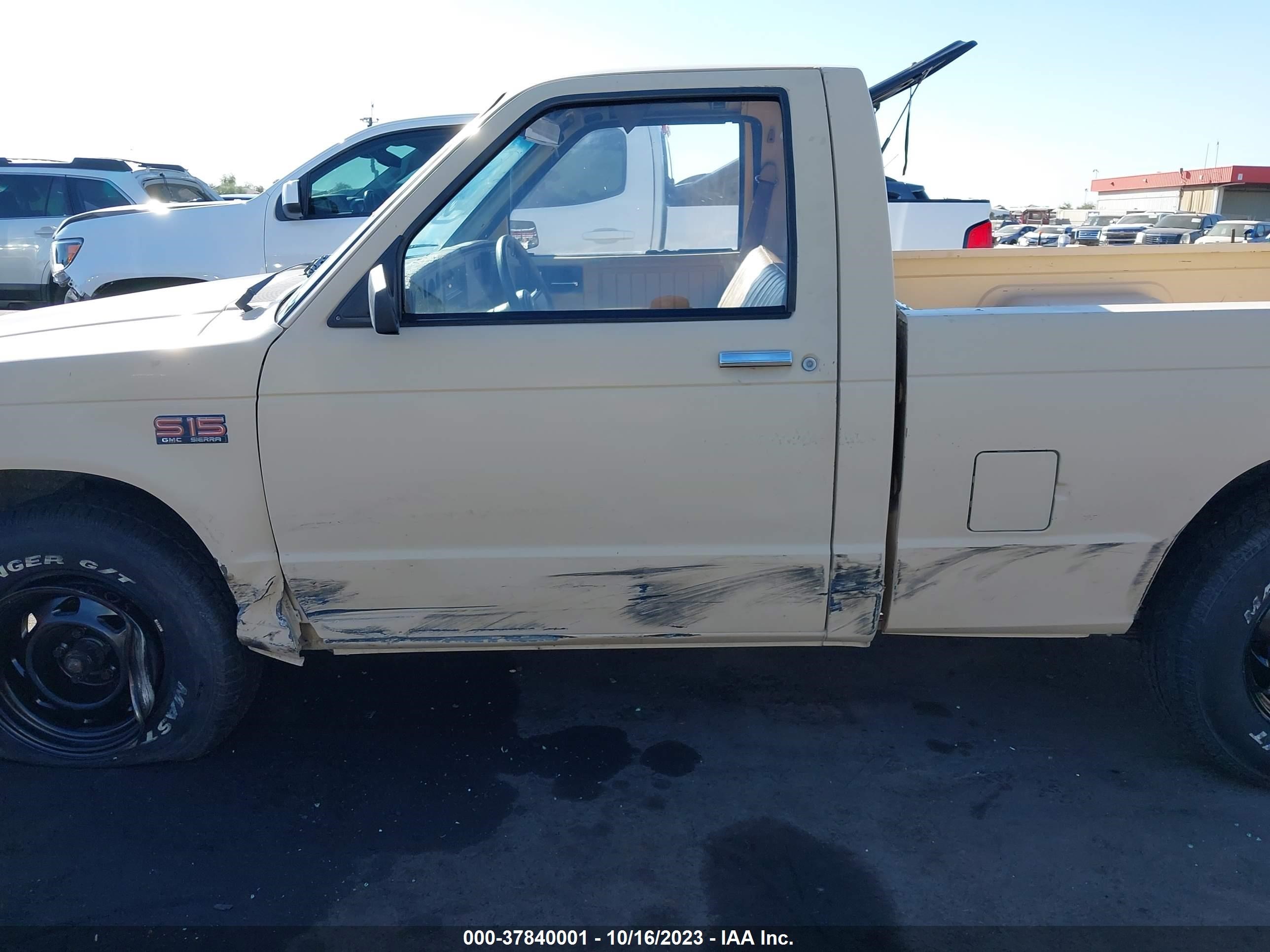 Photo 13 VIN: 1GTBS14A6F2543894 - GMC NULL 