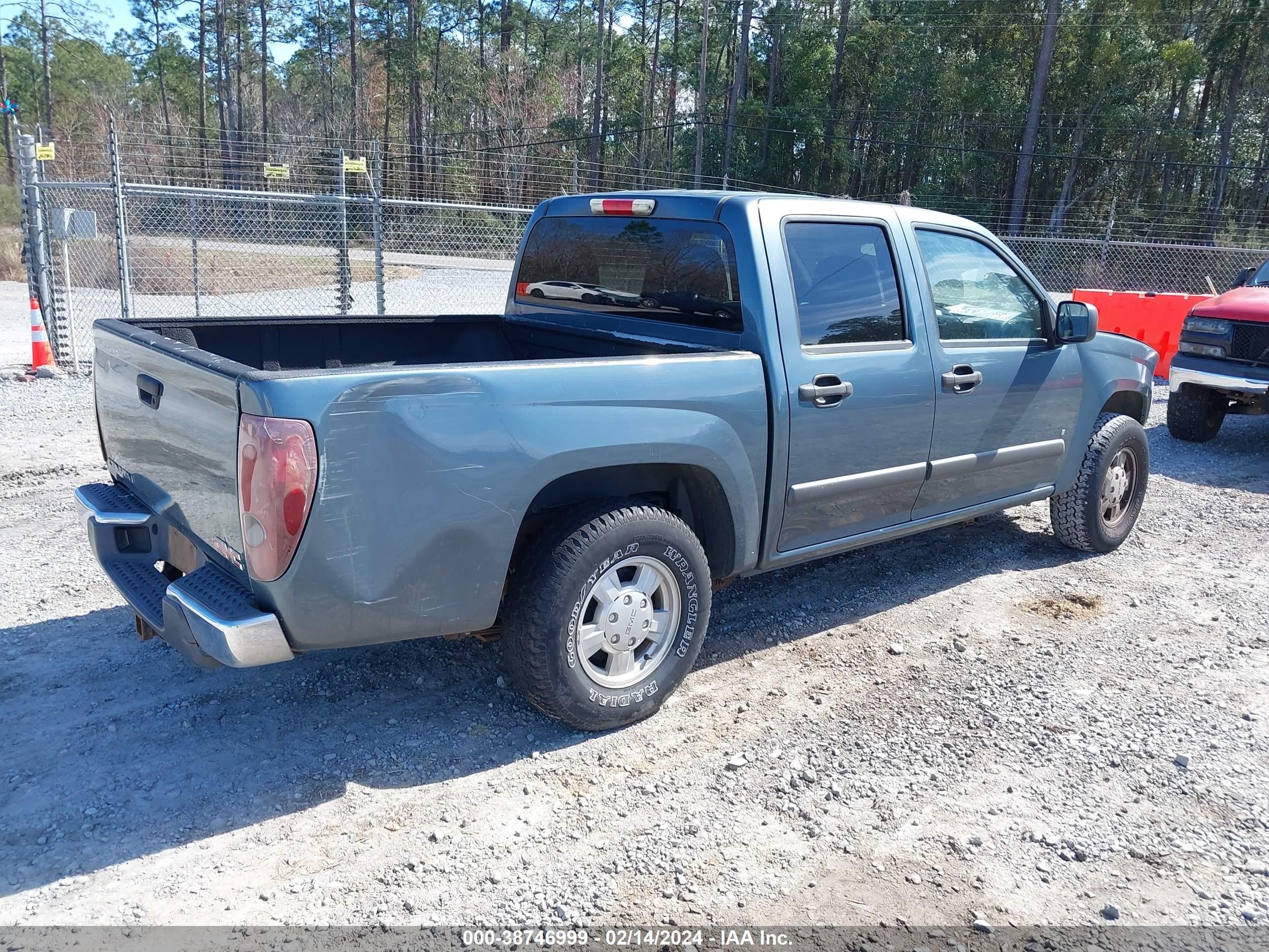 Photo 3 VIN: 1GTCS136068165070 - GMC CANYON 