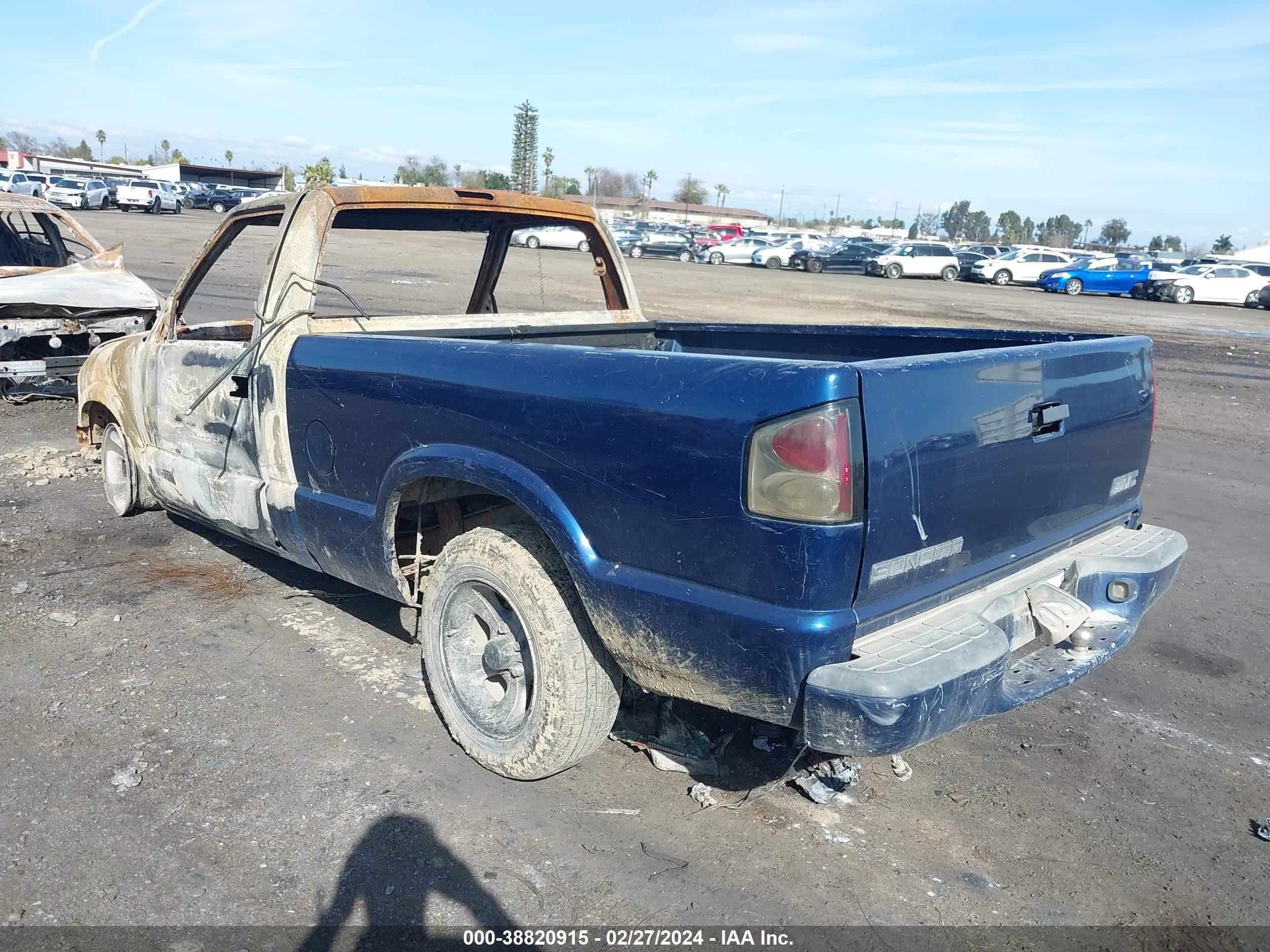 Photo 2 VIN: 1GTCS1440X8534234 - GMC SONOMA 