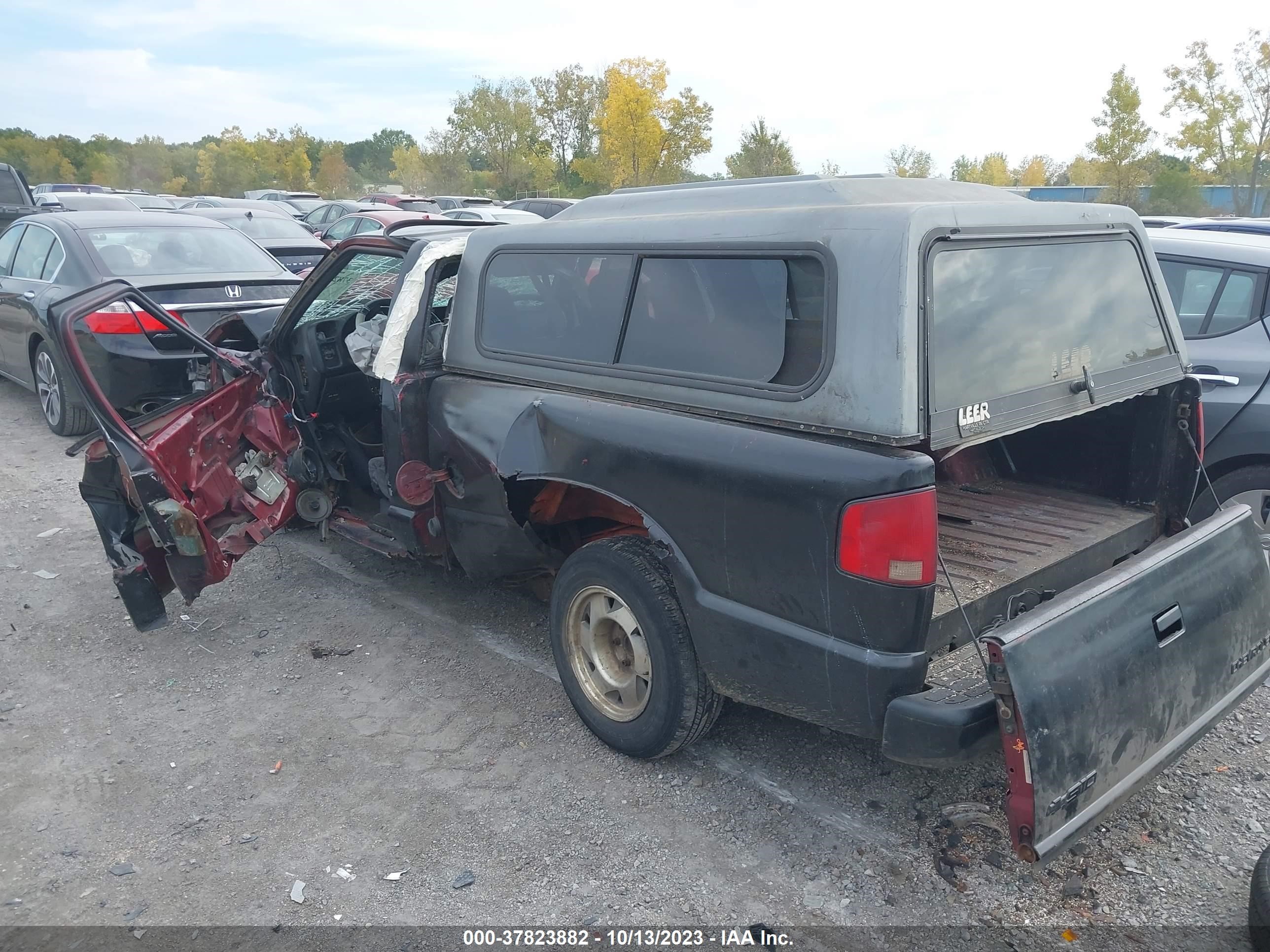 Photo 2 VIN: 1GTCS1441WK518335 - GMC SONOMA 