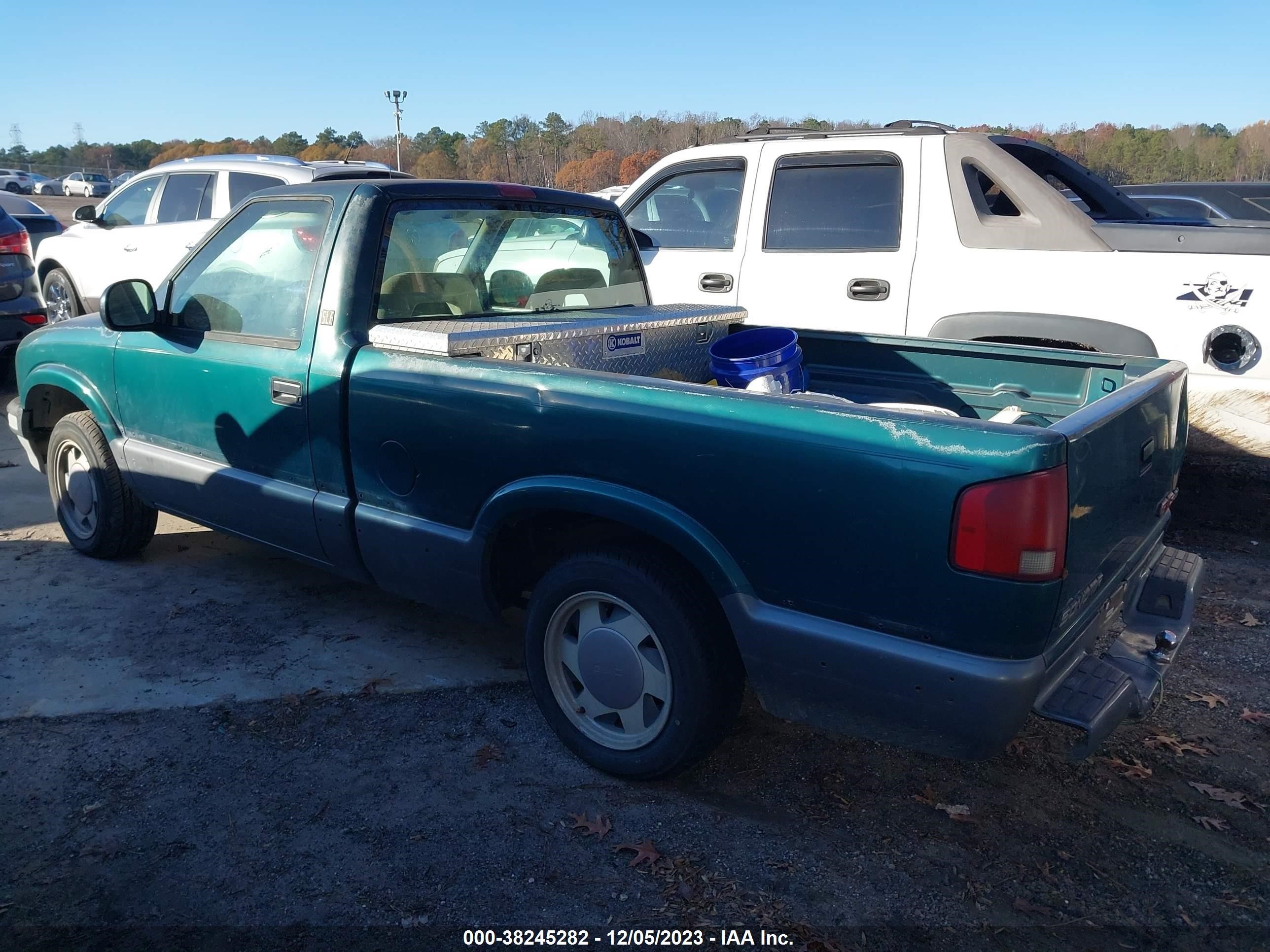 Photo 2 VIN: 1GTCS1444V8511584 - GMC SONOMA 