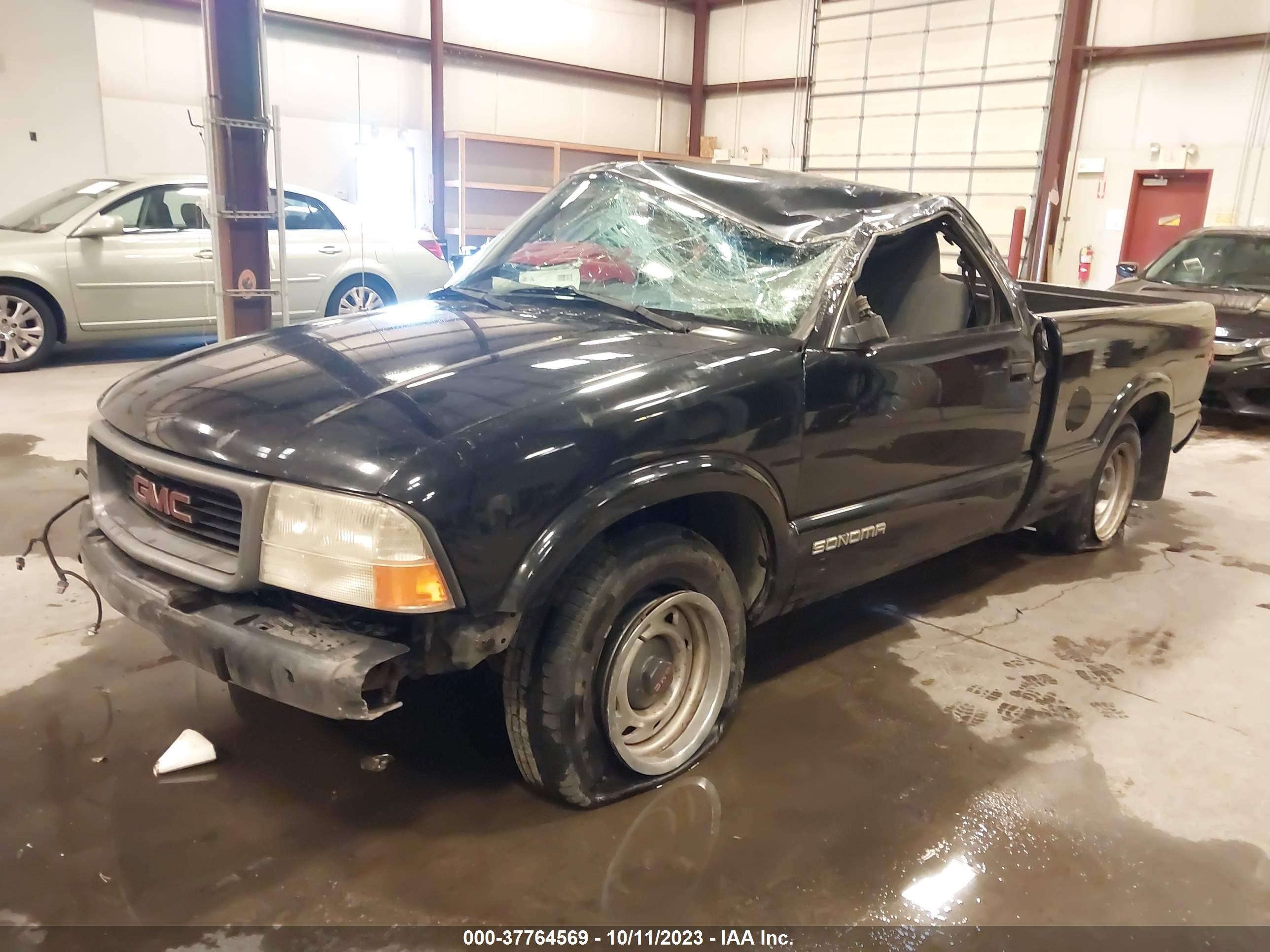 Photo 1 VIN: 1GTCS1444X8520613 - GMC SONOMA 