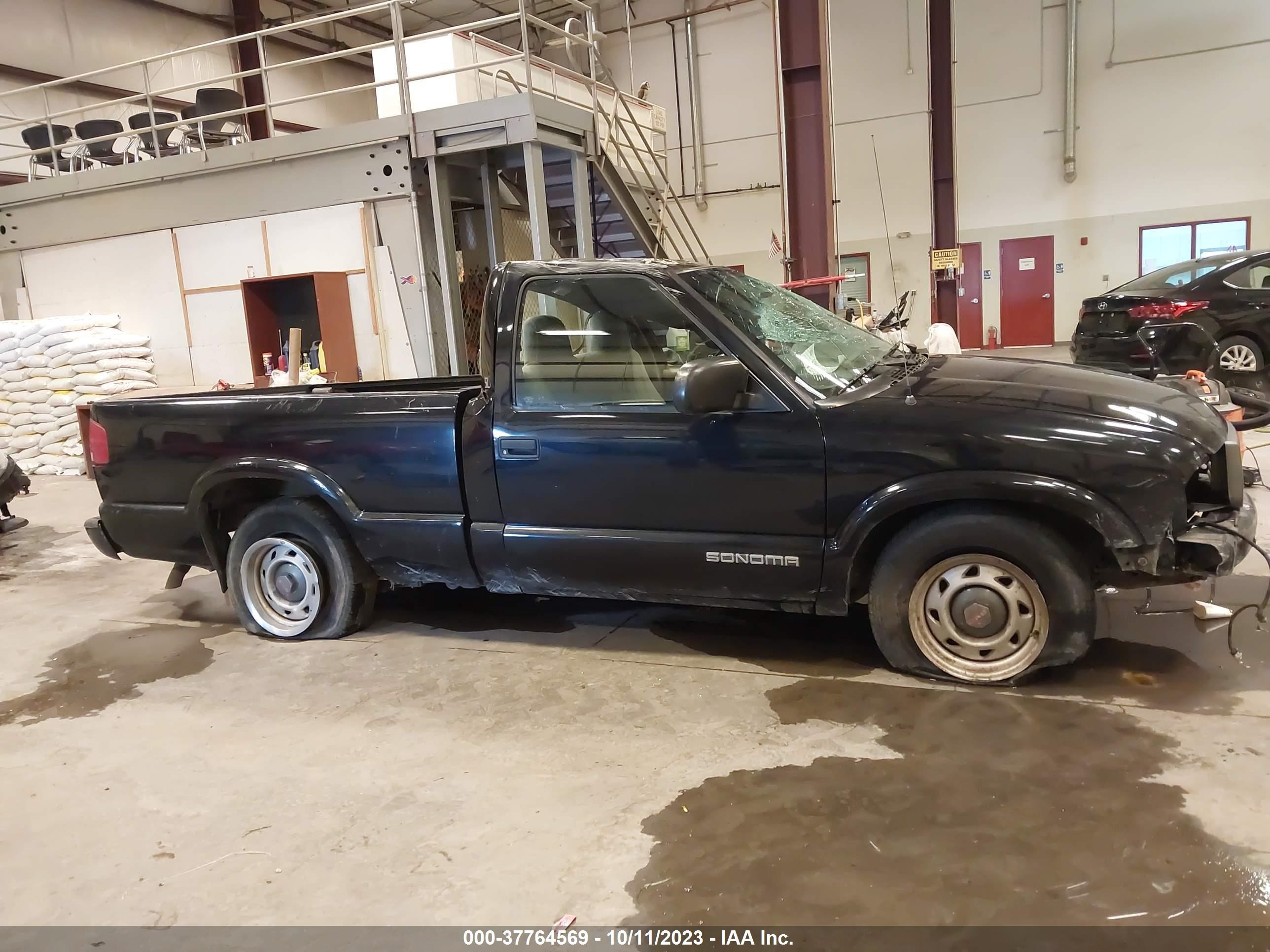 Photo 13 VIN: 1GTCS1444X8520613 - GMC SONOMA 