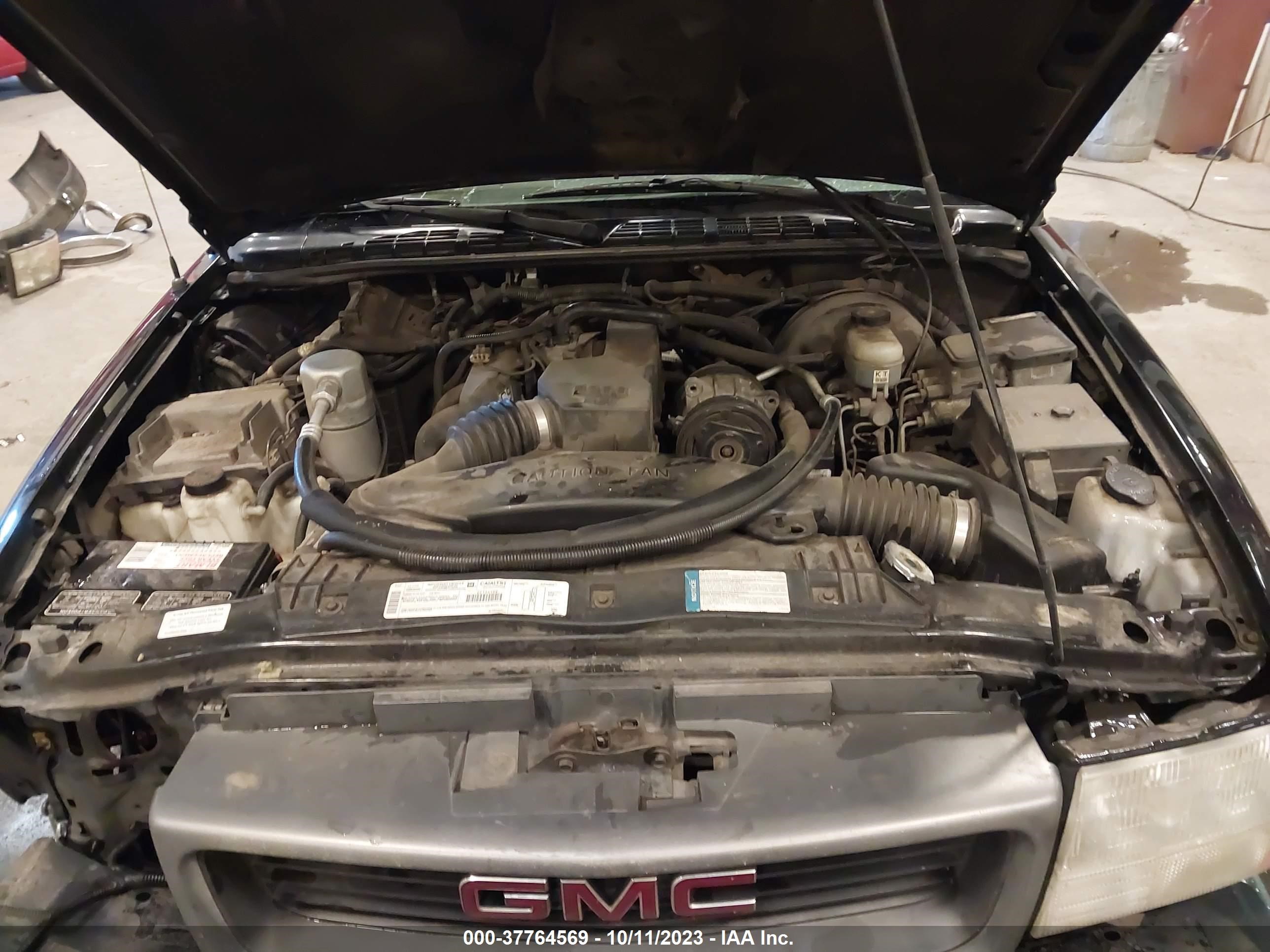 Photo 9 VIN: 1GTCS1444X8520613 - GMC SONOMA 