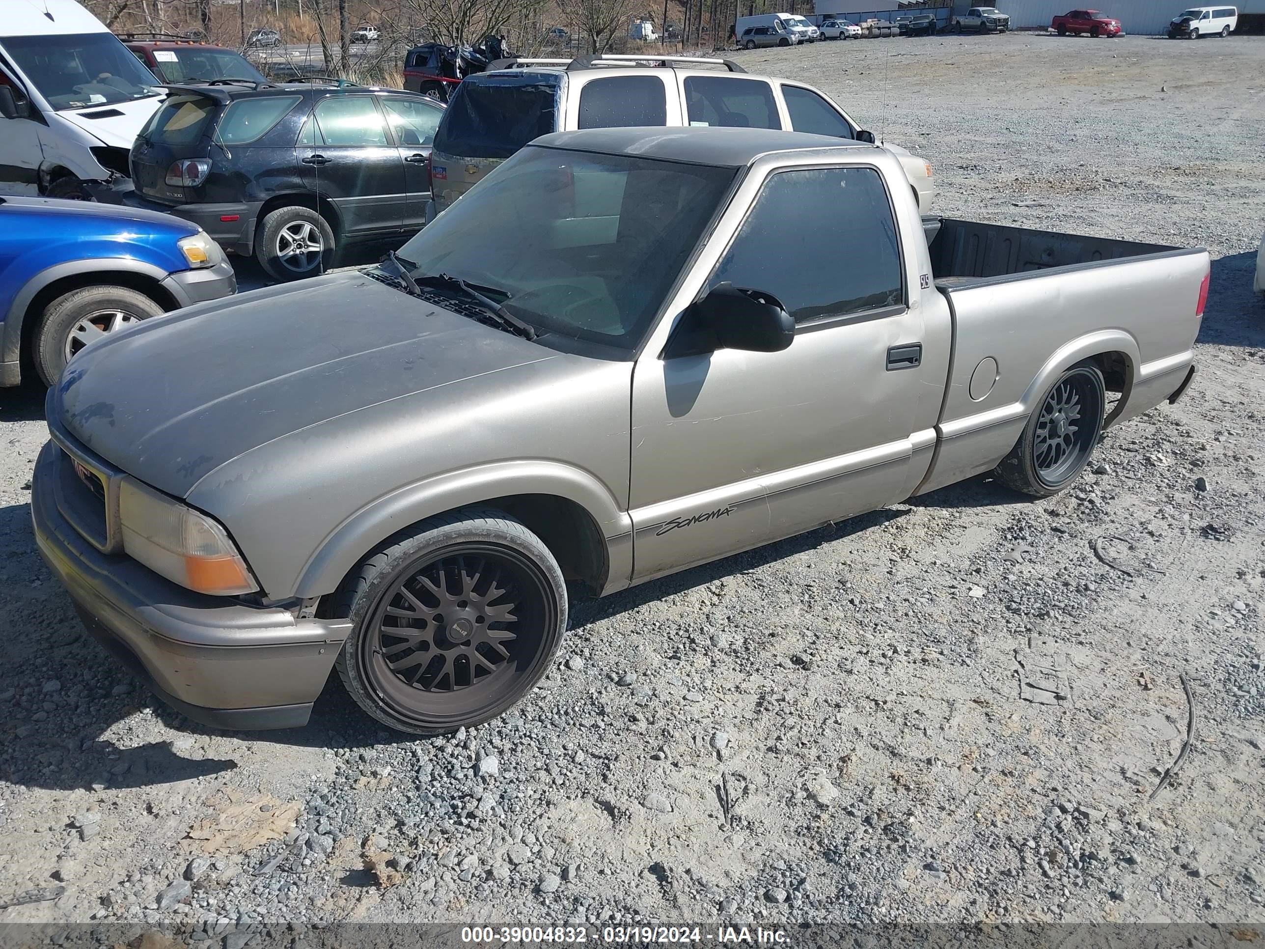 Photo 1 VIN: 1GTCS1445WK502624 - GMC SONOMA 