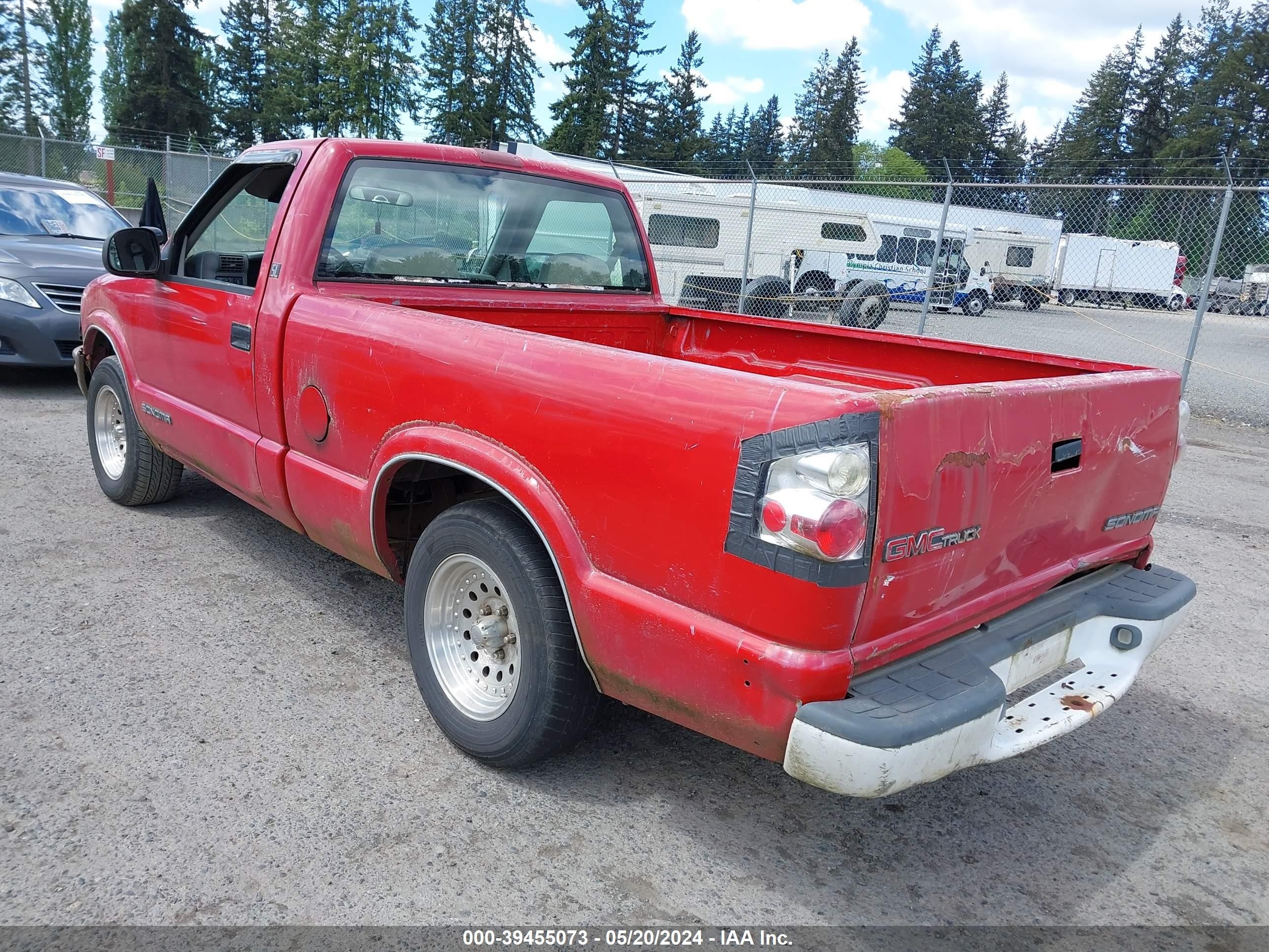 Photo 2 VIN: 1GTCS1446VK500850 - GMC SONOMA 