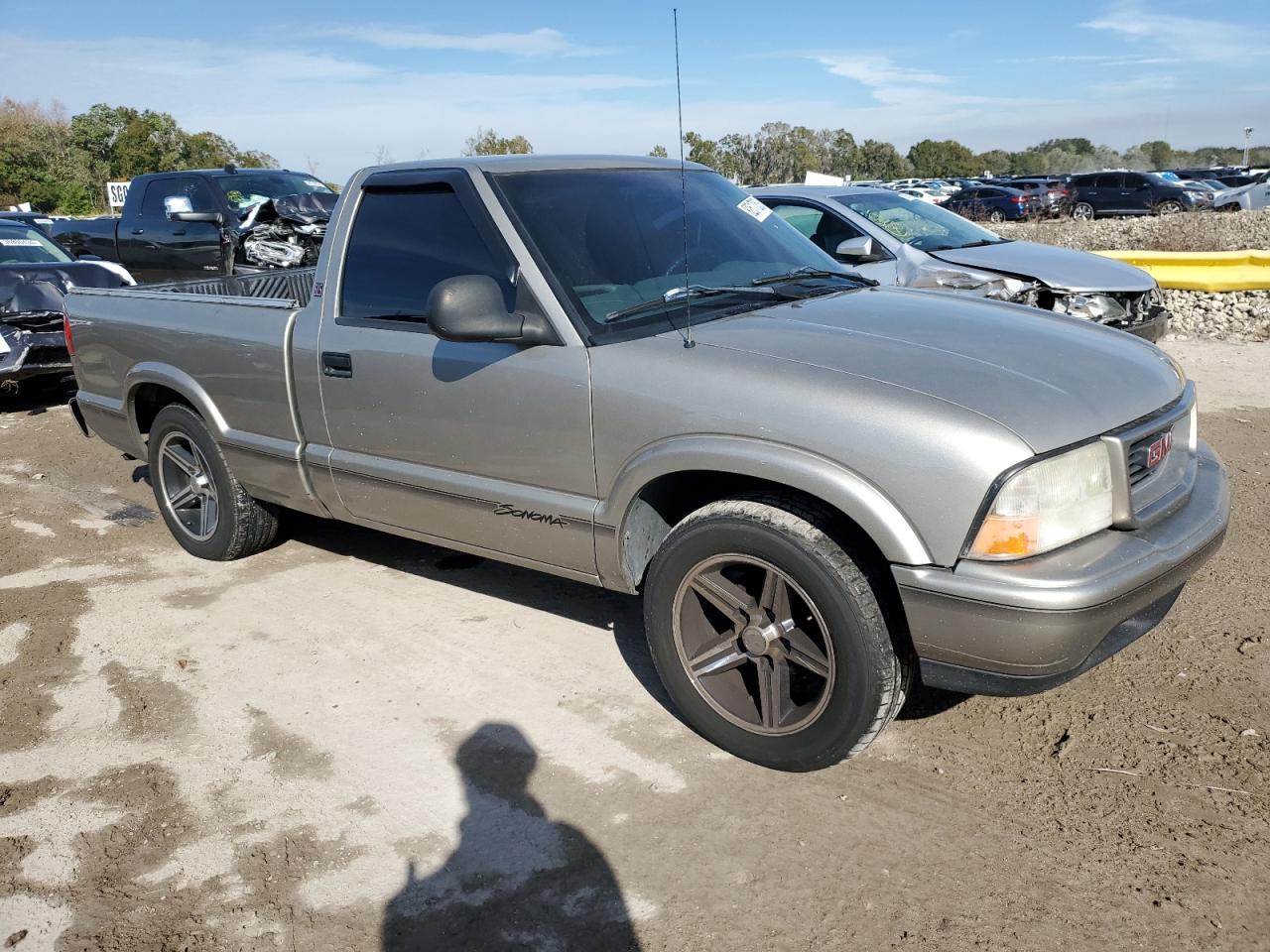 Photo 3 VIN: 1GTCS1446W8531336 - GMC SONOMA 