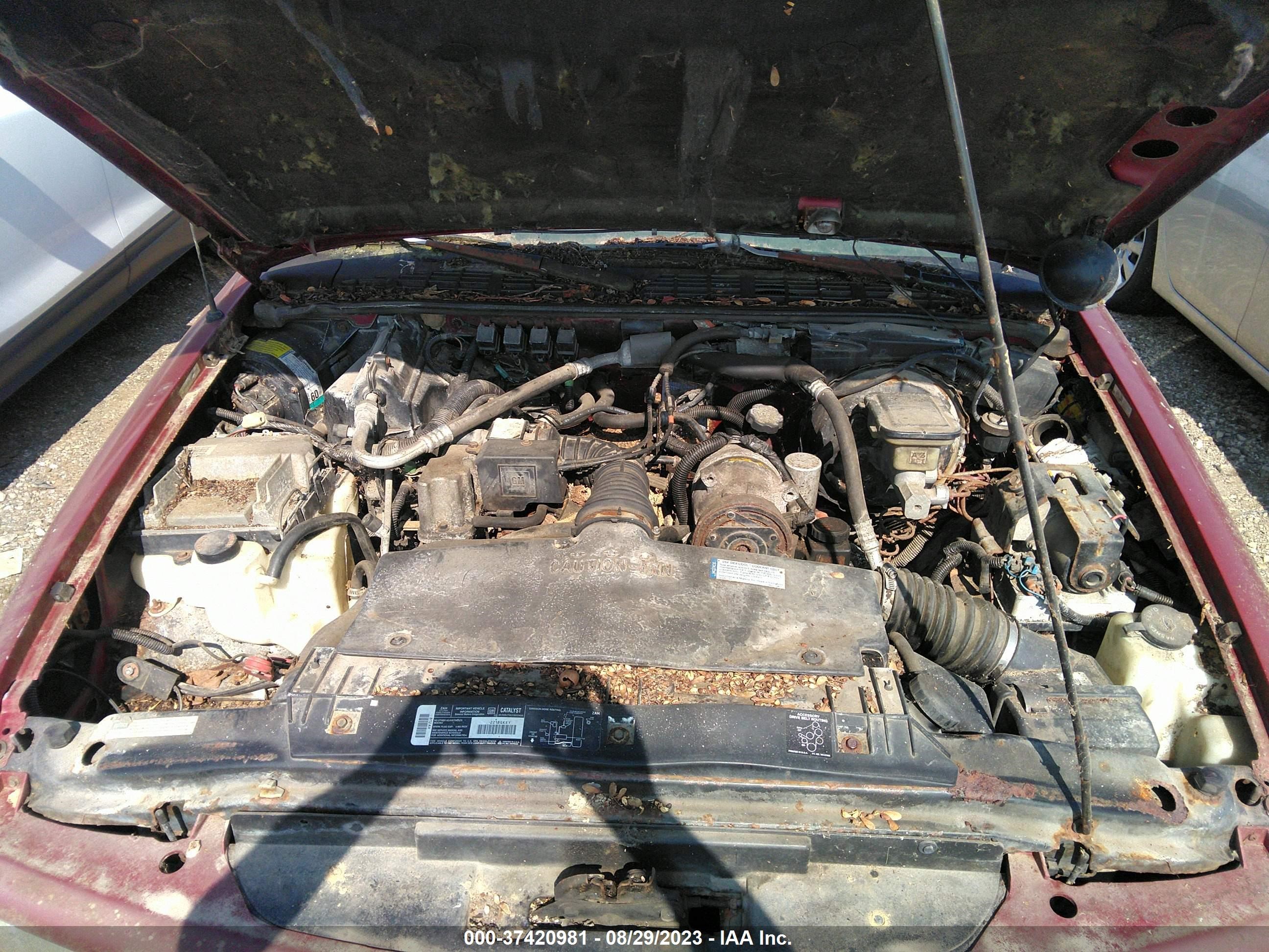 Photo 9 VIN: 1GTCS1447V8509263 - GMC SONOMA 