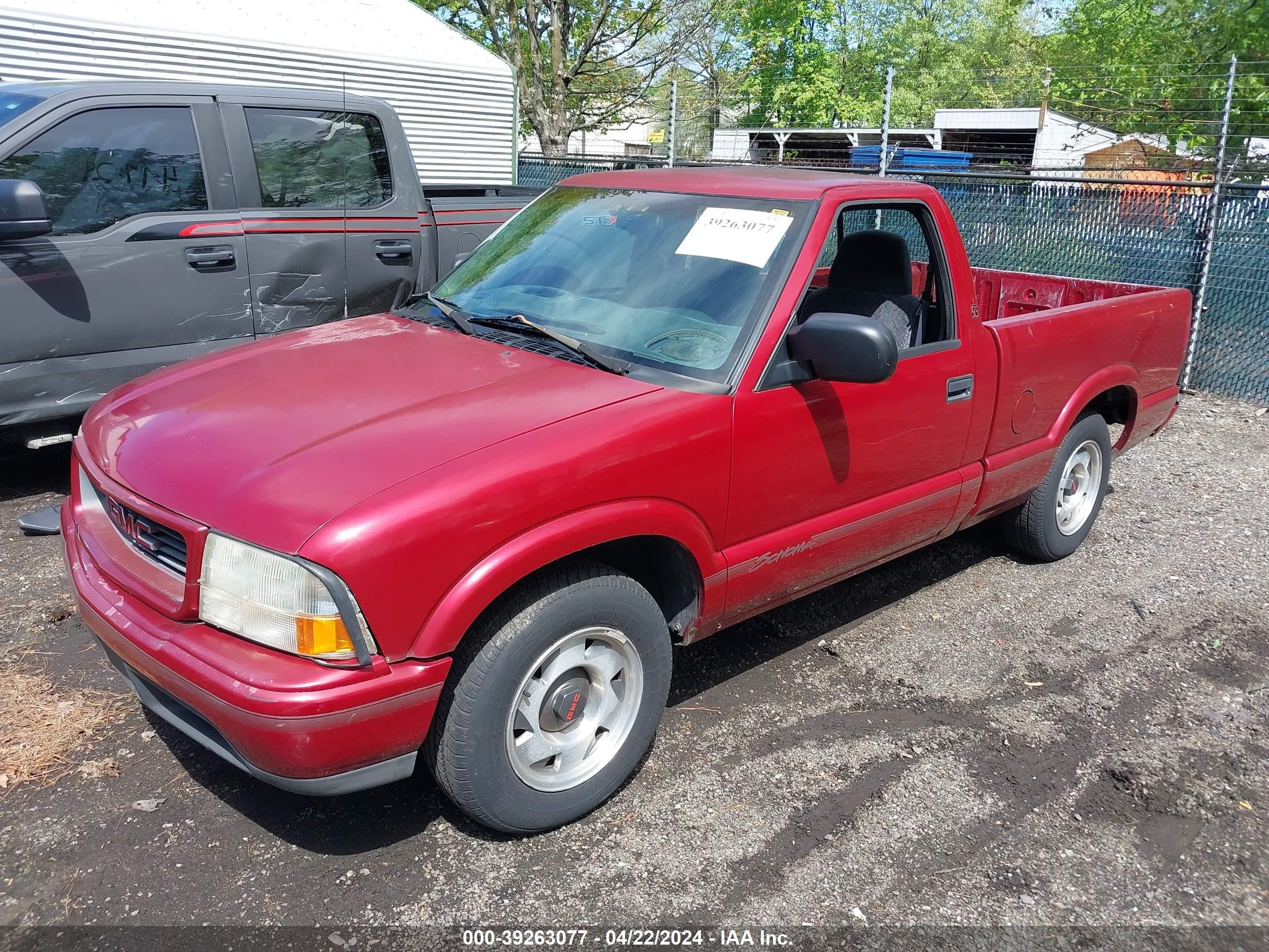 Photo 1 VIN: 1GTCS1447X8517611 - GMC SONOMA 