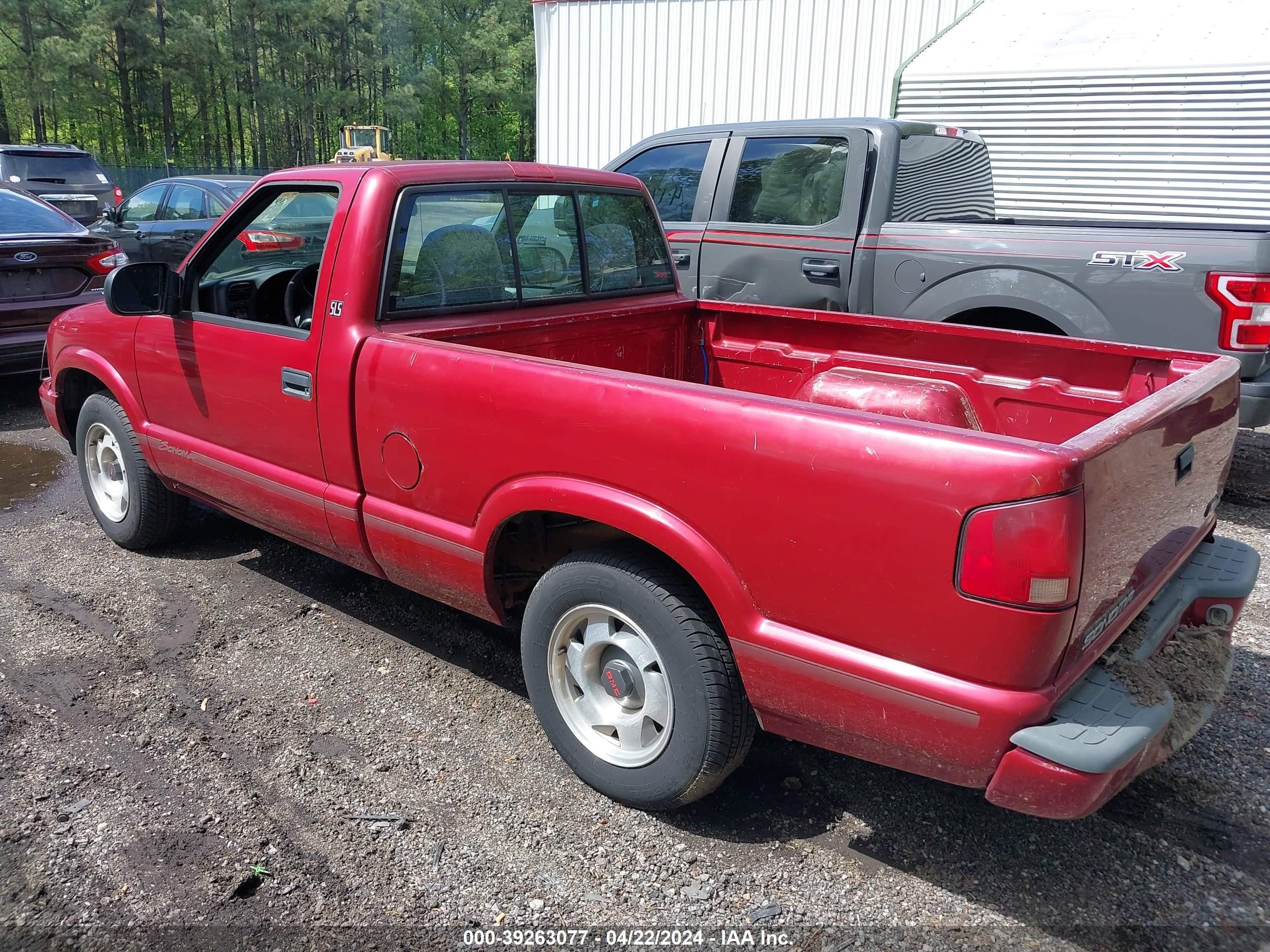 Photo 2 VIN: 1GTCS1447X8517611 - GMC SONOMA 