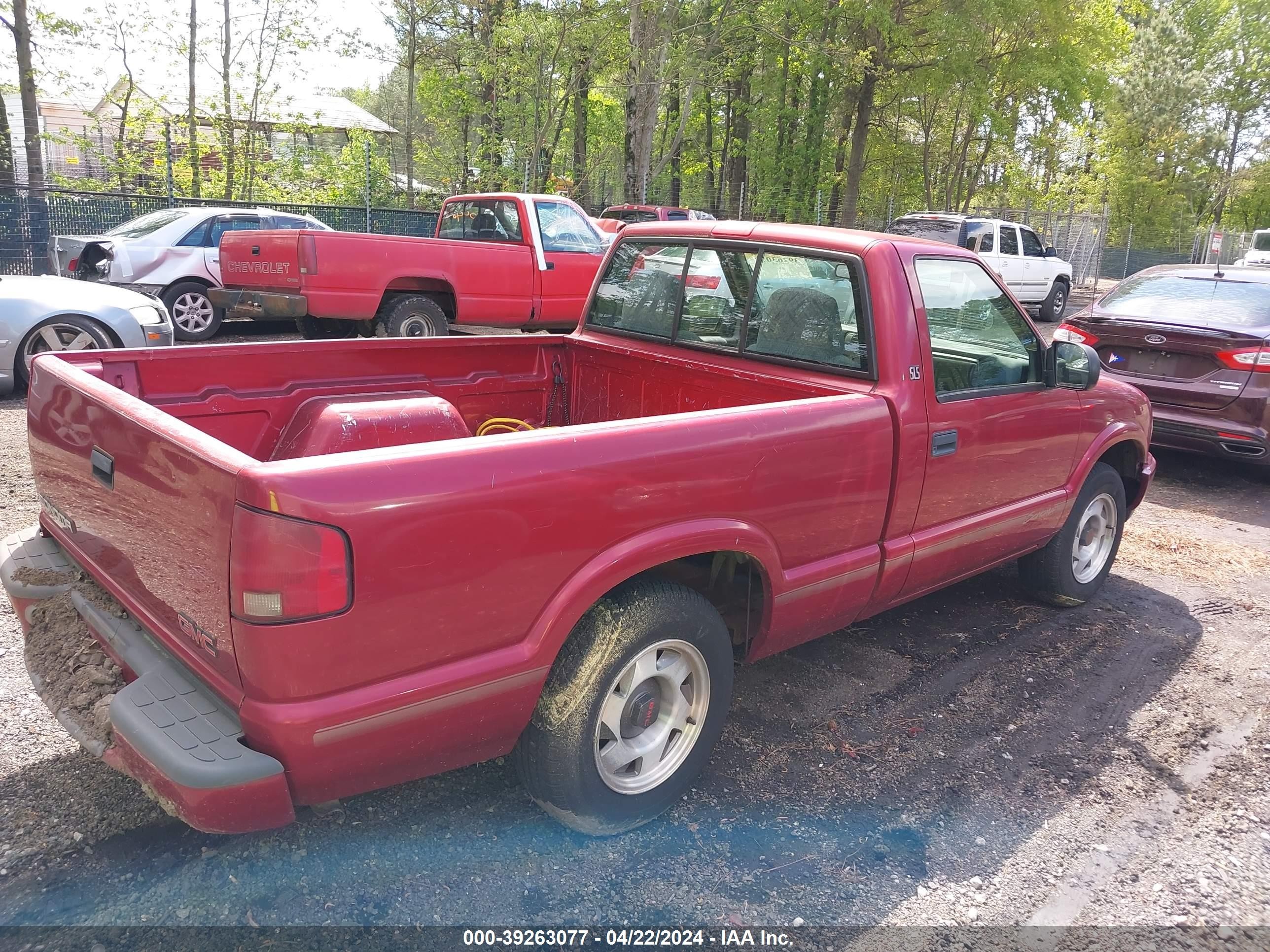 Photo 3 VIN: 1GTCS1447X8517611 - GMC SONOMA 