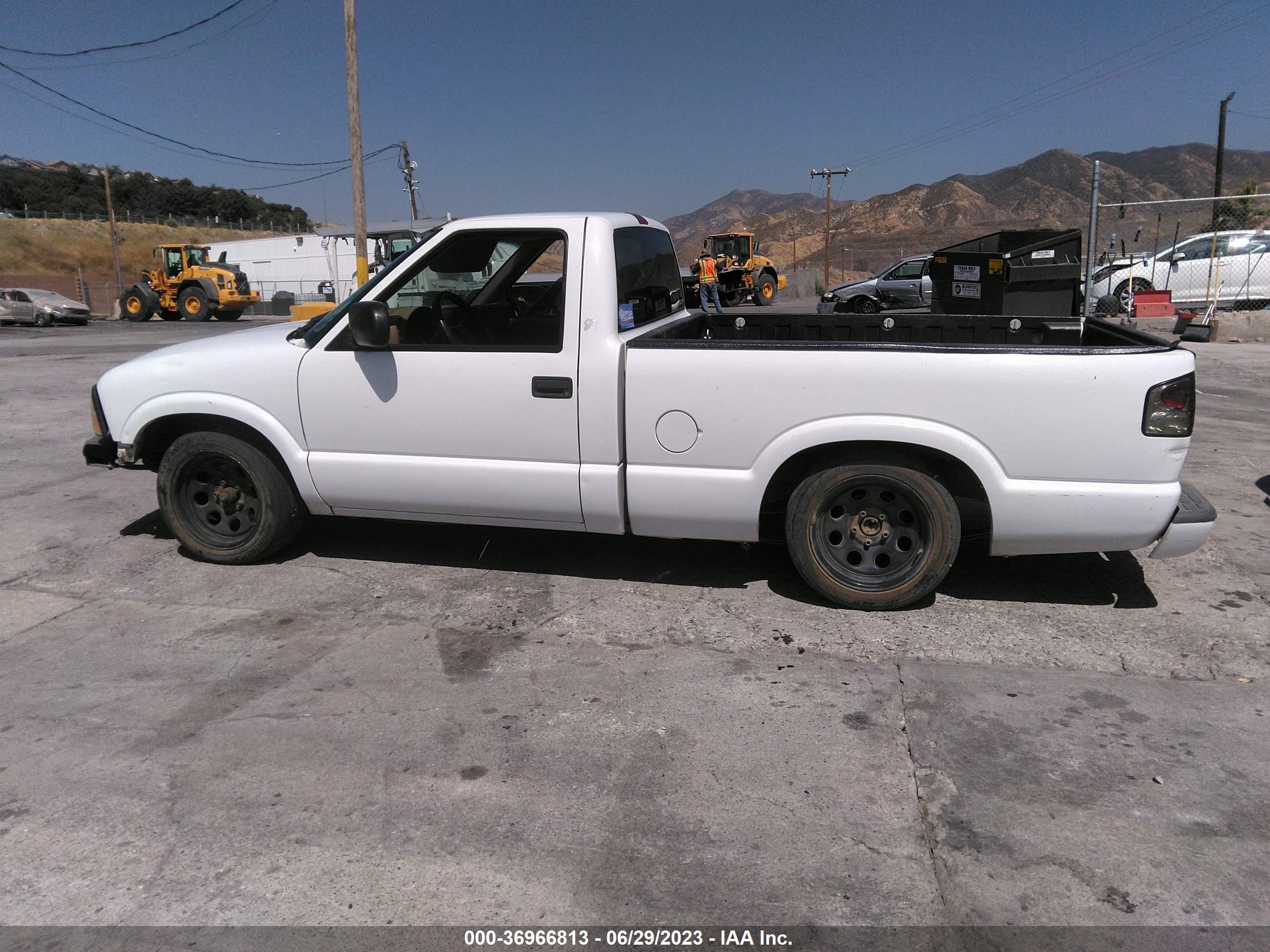 Photo 13 VIN: 1GTCS1448X8508464 - GMC SONOMA 