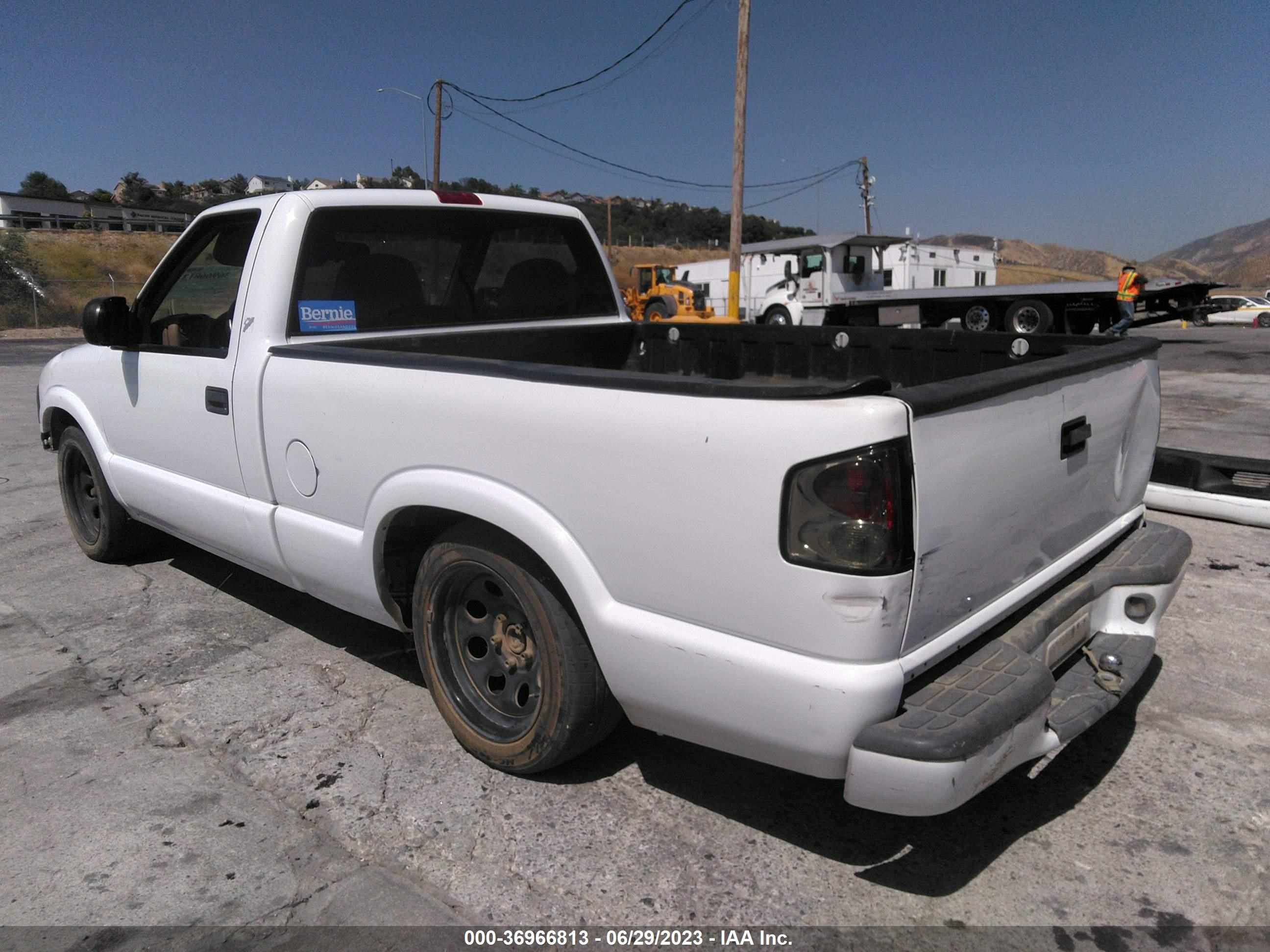 Photo 2 VIN: 1GTCS1448X8508464 - GMC SONOMA 