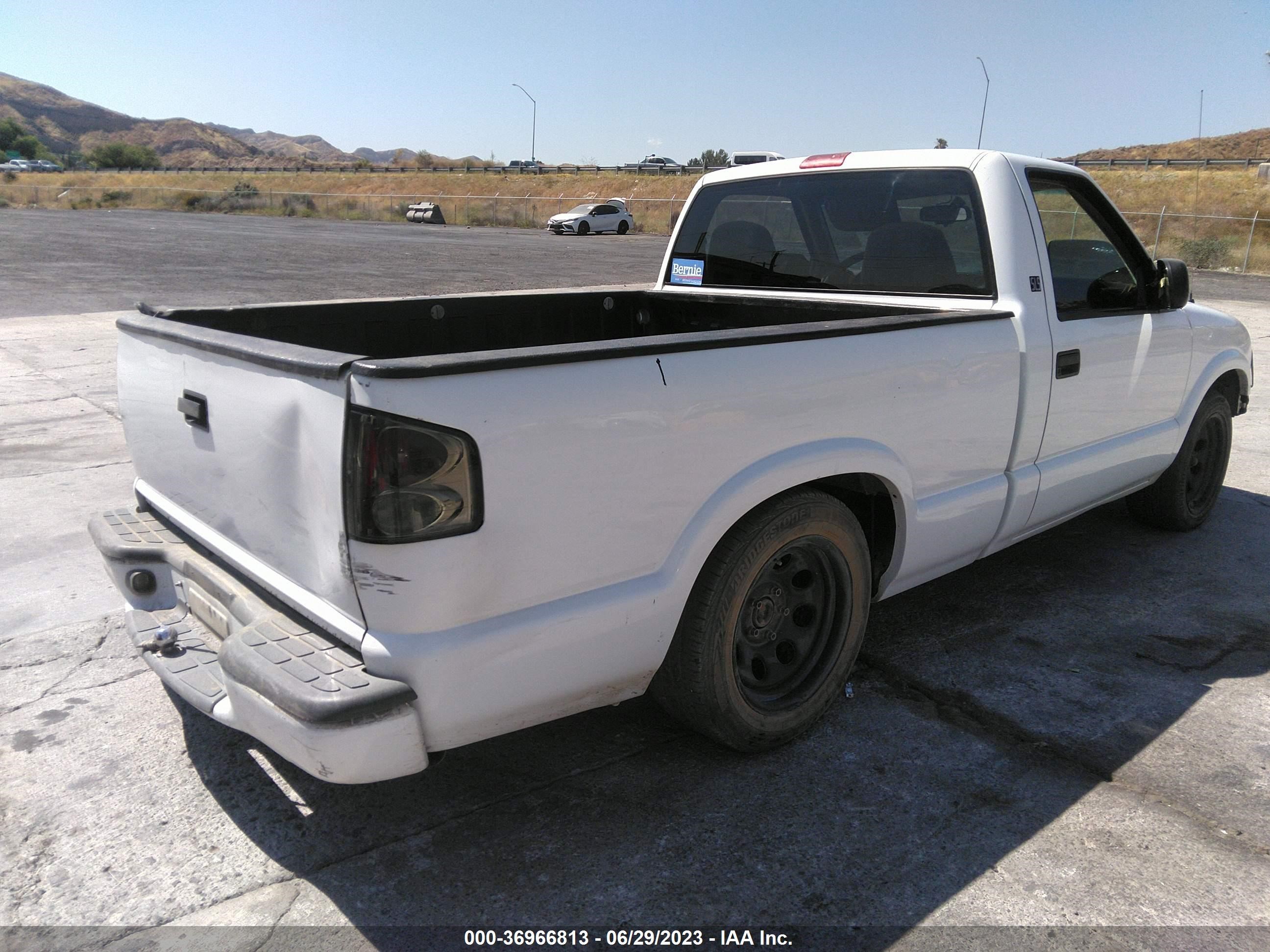 Photo 3 VIN: 1GTCS1448X8508464 - GMC SONOMA 