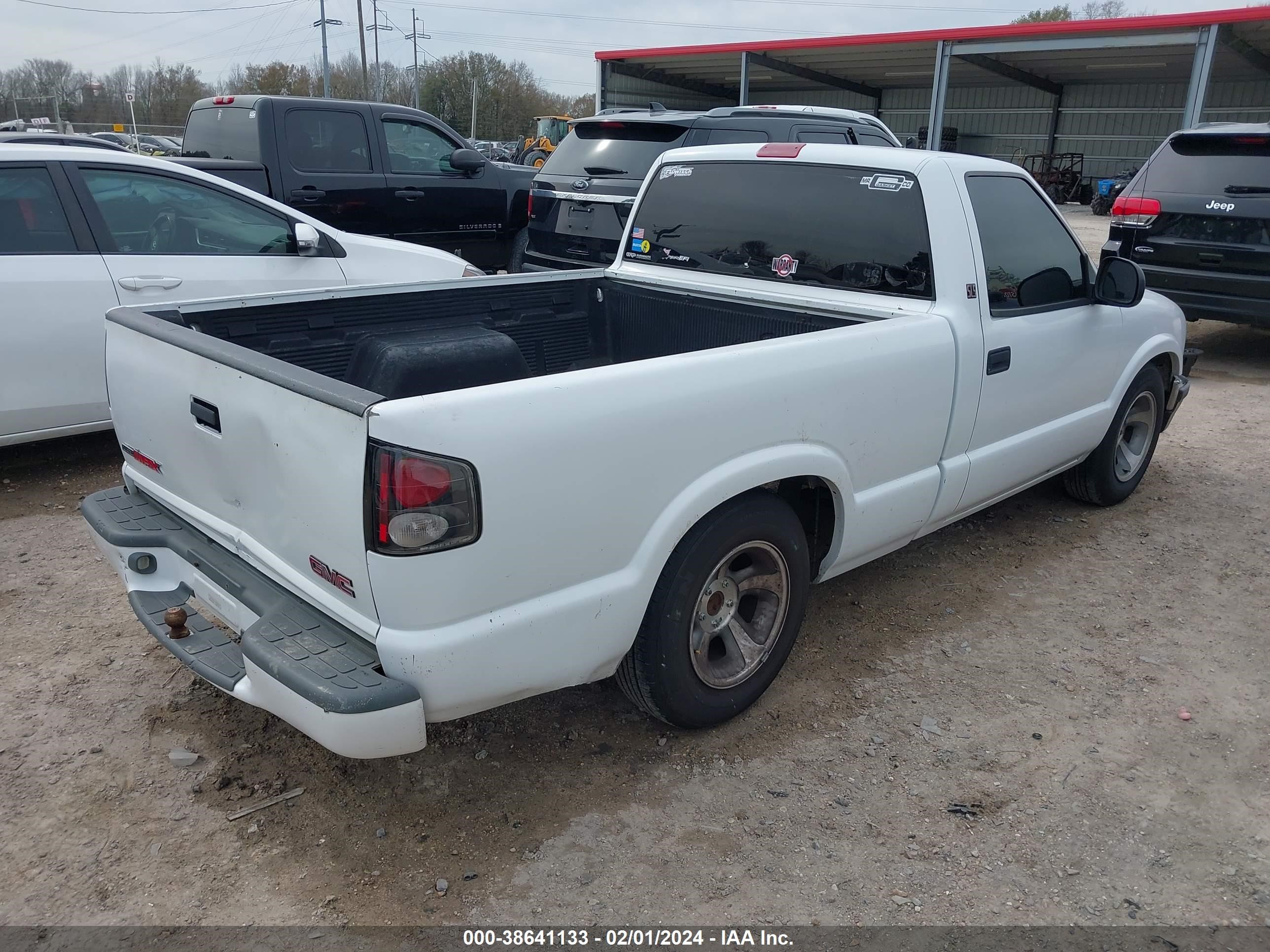 Photo 3 VIN: 1GTCS1449W8505247 - GMC SONOMA 