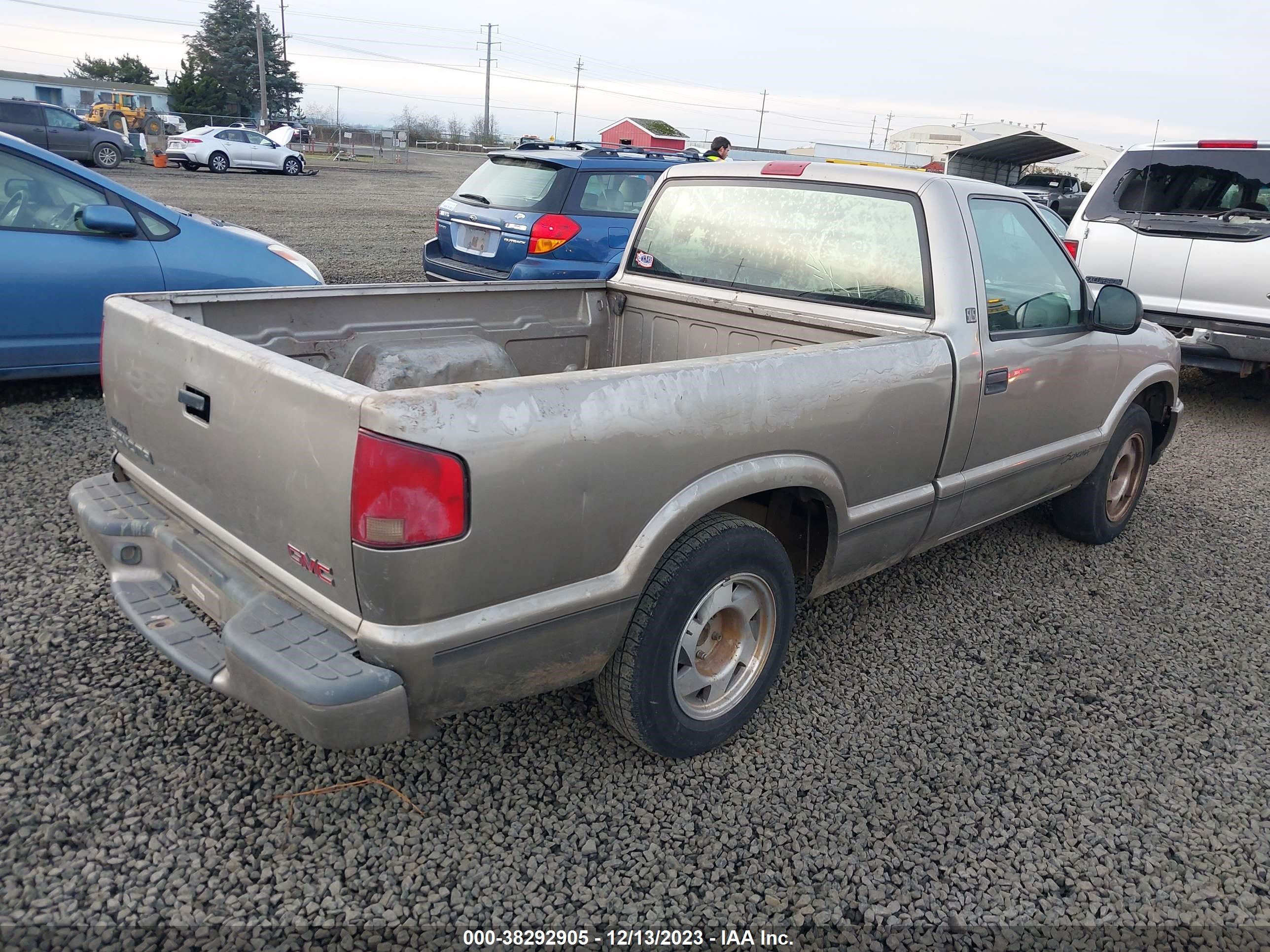 Photo 3 VIN: 1GTCS1449W8530763 - GMC SONOMA 