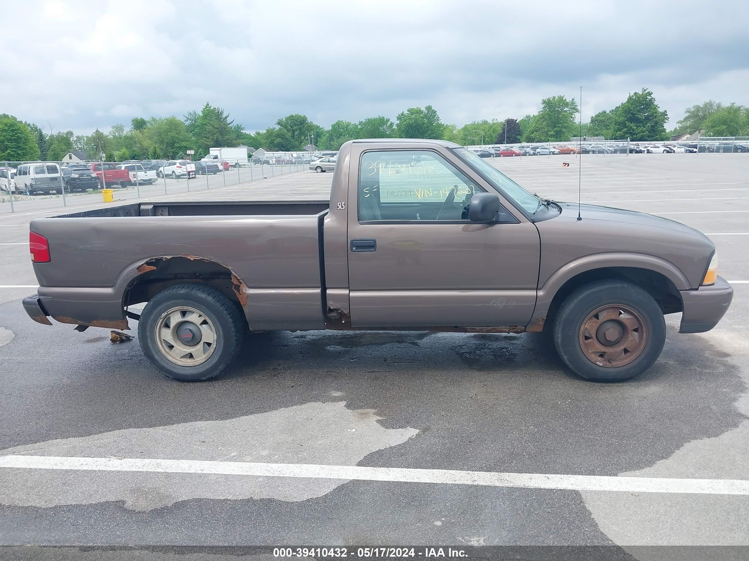 Photo 13 VIN: 1GTCS1449Y8147201 - GMC SONOMA 