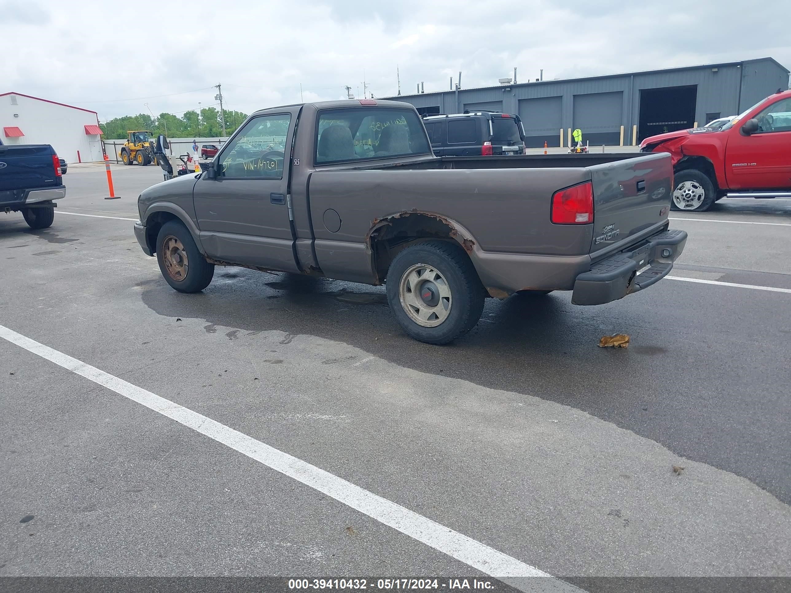 Photo 2 VIN: 1GTCS1449Y8147201 - GMC SONOMA 