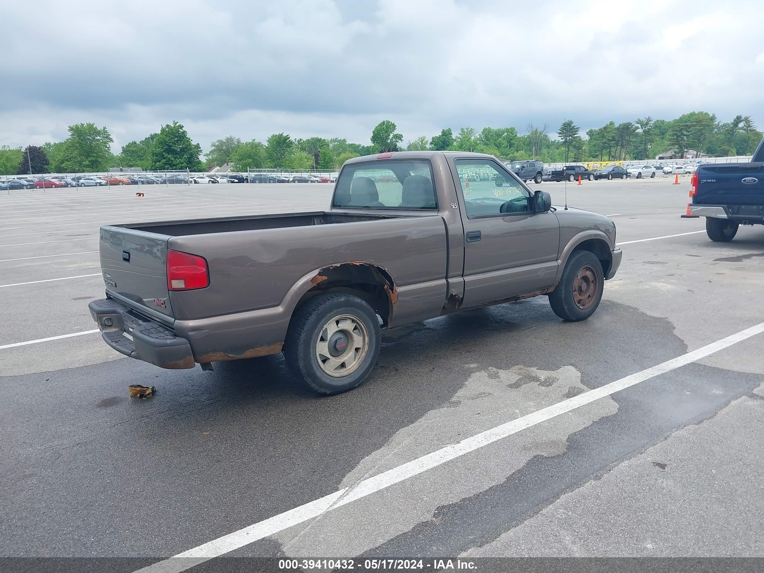 Photo 3 VIN: 1GTCS1449Y8147201 - GMC SONOMA 