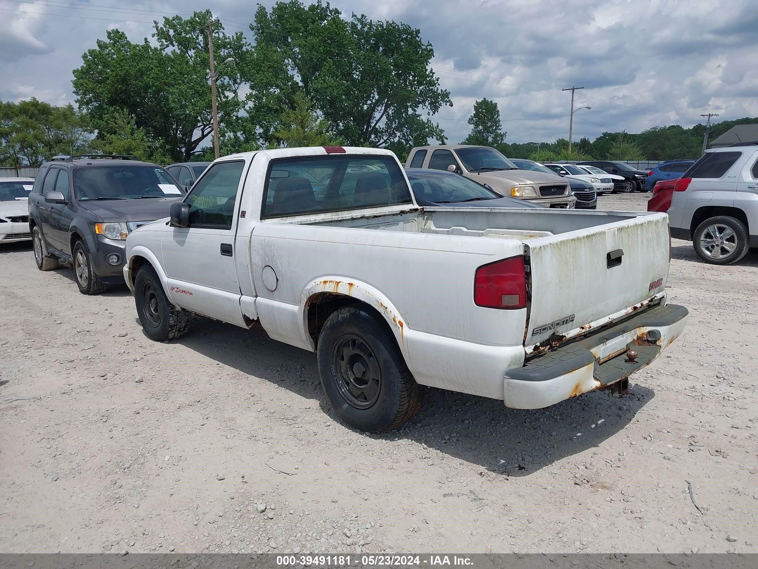 Photo 2 VIN: 1GTCS144XY8122842 - GMC SONOMA 