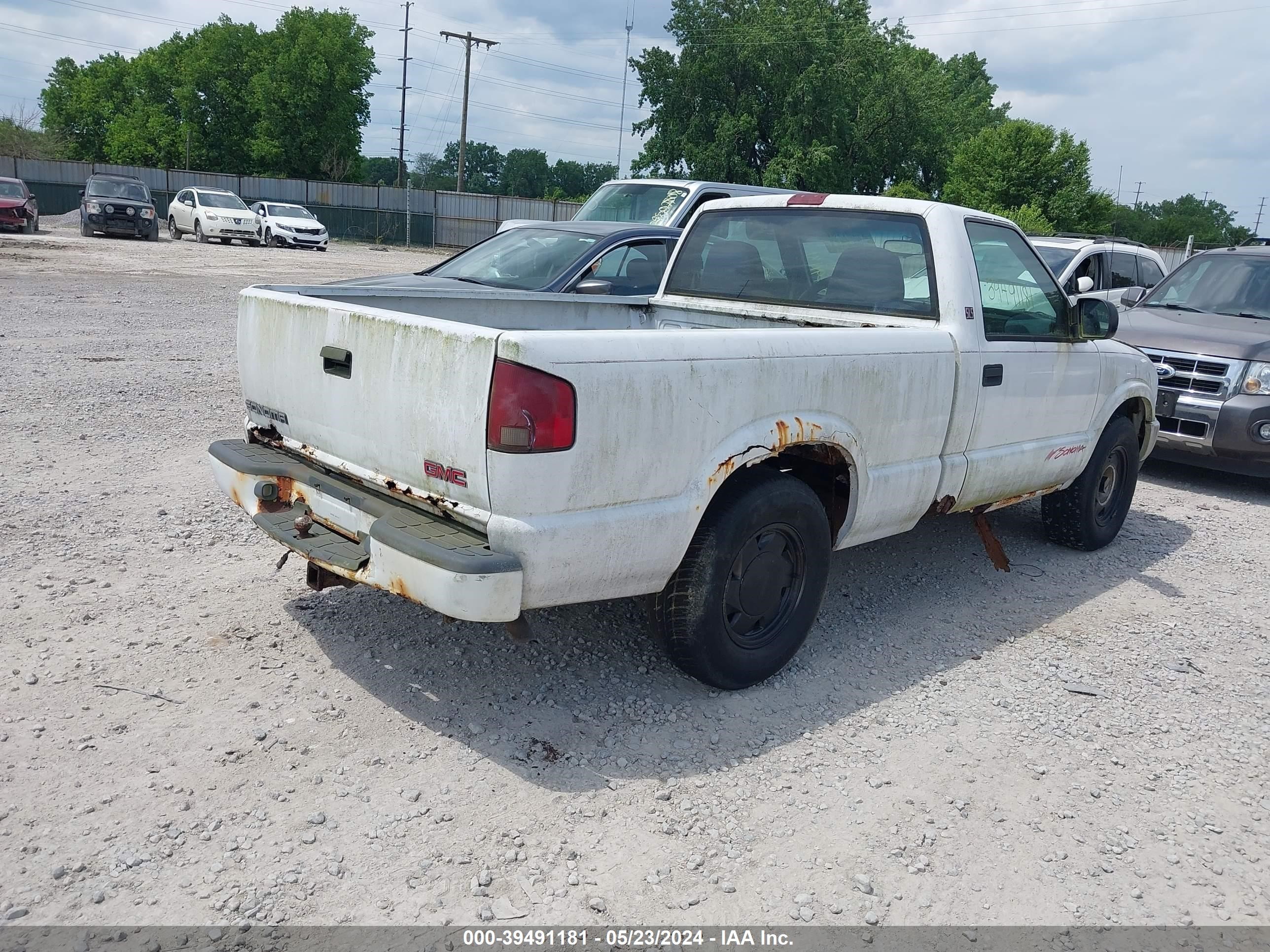 Photo 3 VIN: 1GTCS144XY8122842 - GMC SONOMA 